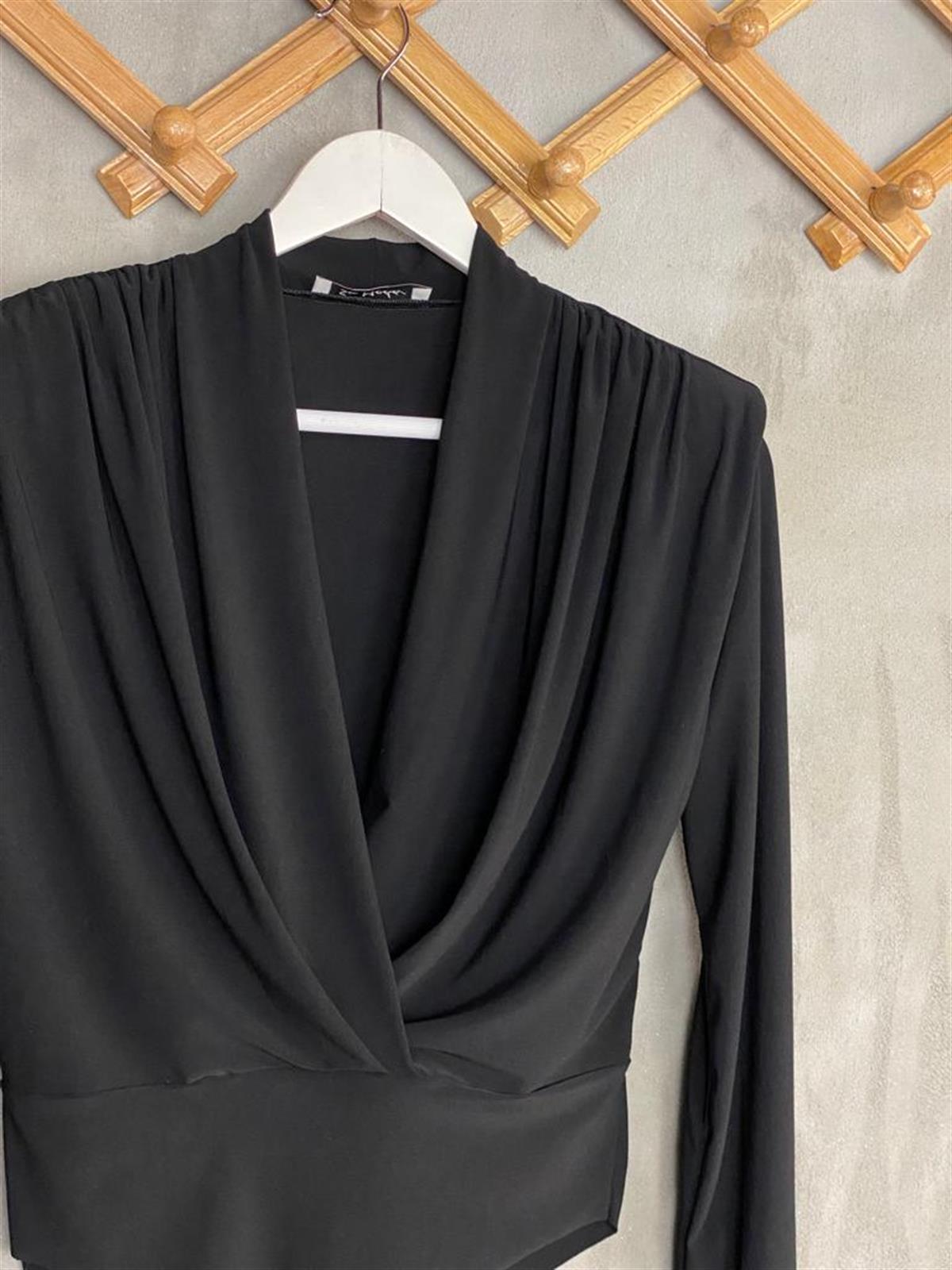 Vatkalı V Yaka Bodysuit (Siyah/Beyaz)