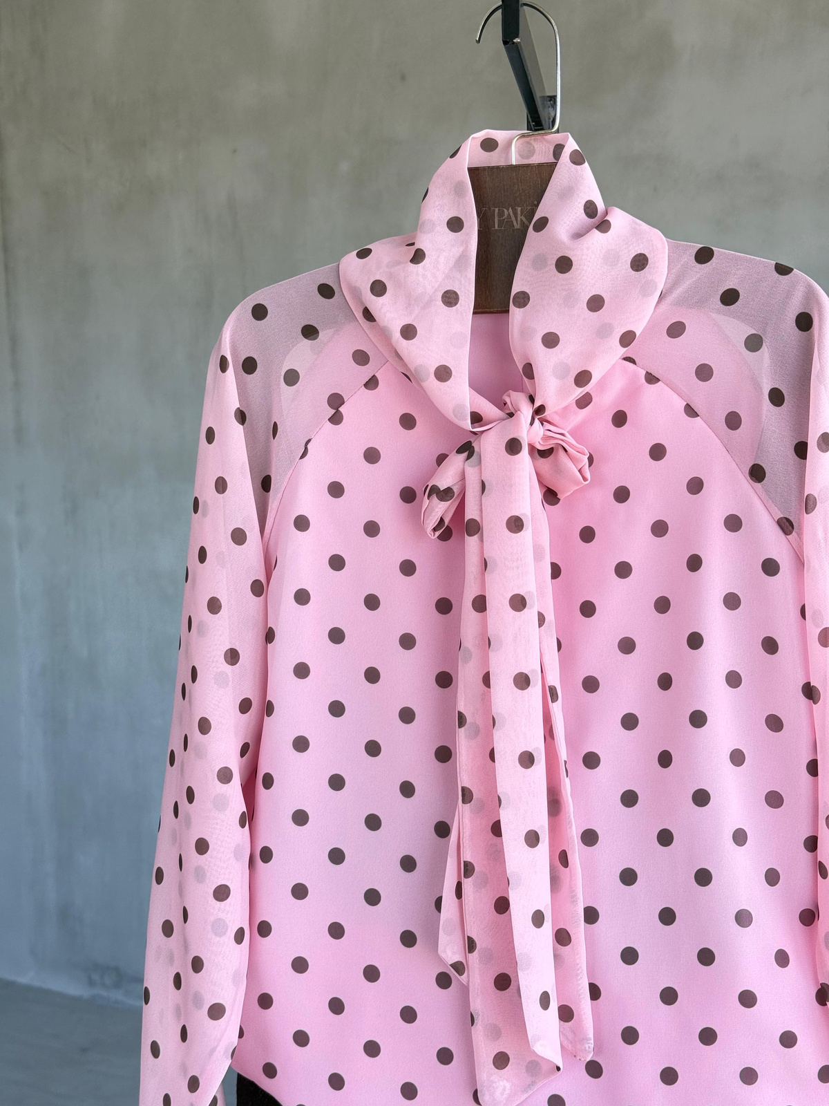 Vintage Boyun Bağlamalı Puantiyeli Gömlek (Pembe)
