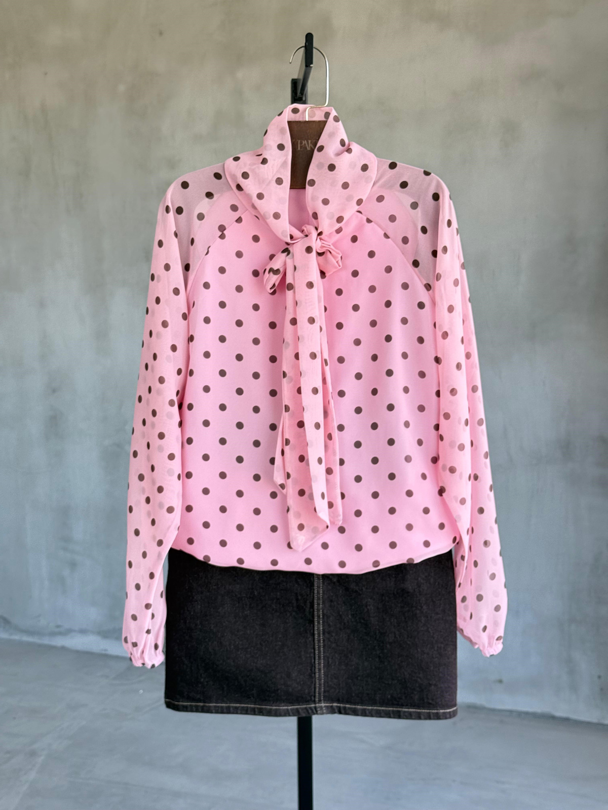 Vintage Boyun Bağlamalı Puantiyeli Gömlek (Pembe)