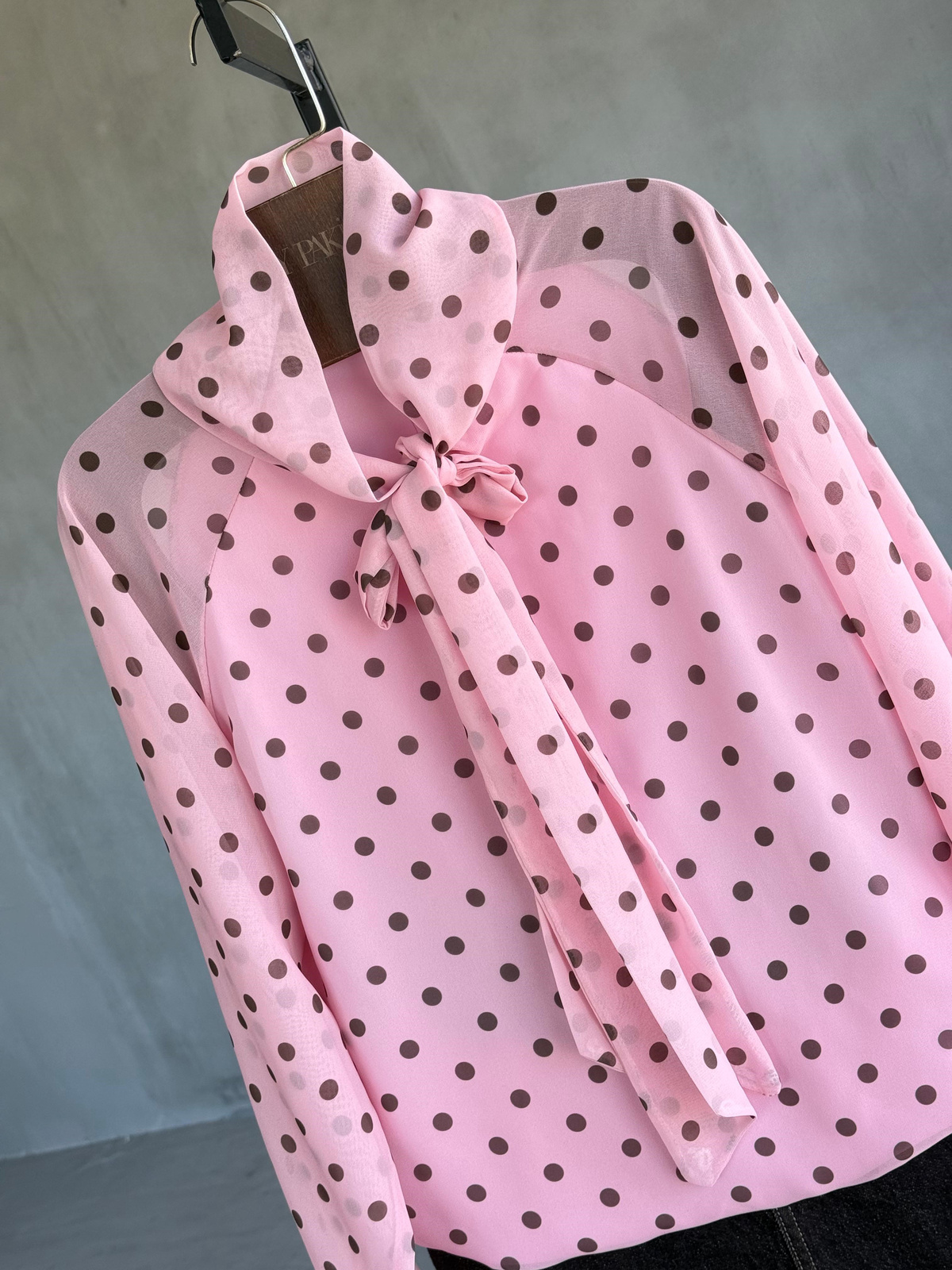 Vintage Boyun Bağlamalı Puantiyeli Gömlek (Pembe)