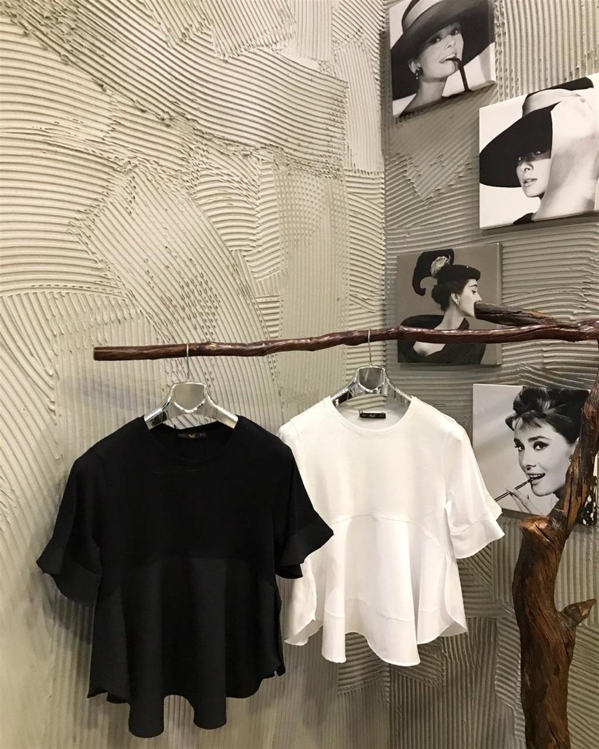 Volan Detaylı Kolları Fırfırlı Penye Tshirt (SİYAH & BEYAZ)