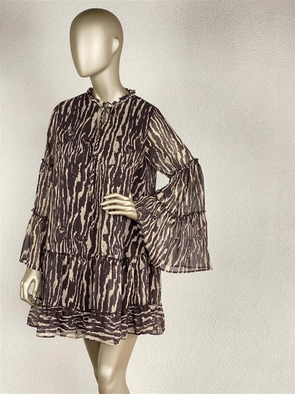 Volan Kollu Zebra Desen Elbise (Siyah)