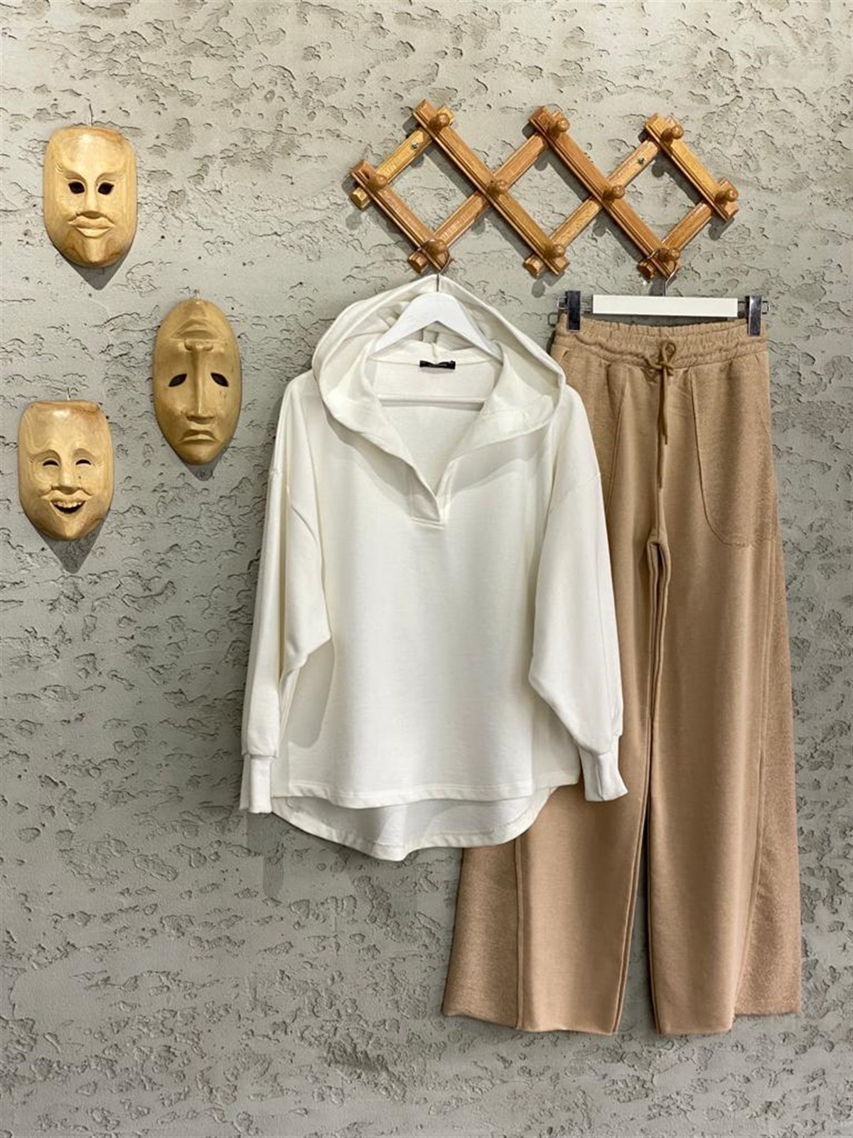 Yaka Detaylı Kapüşonlu Sweat (Ekru)