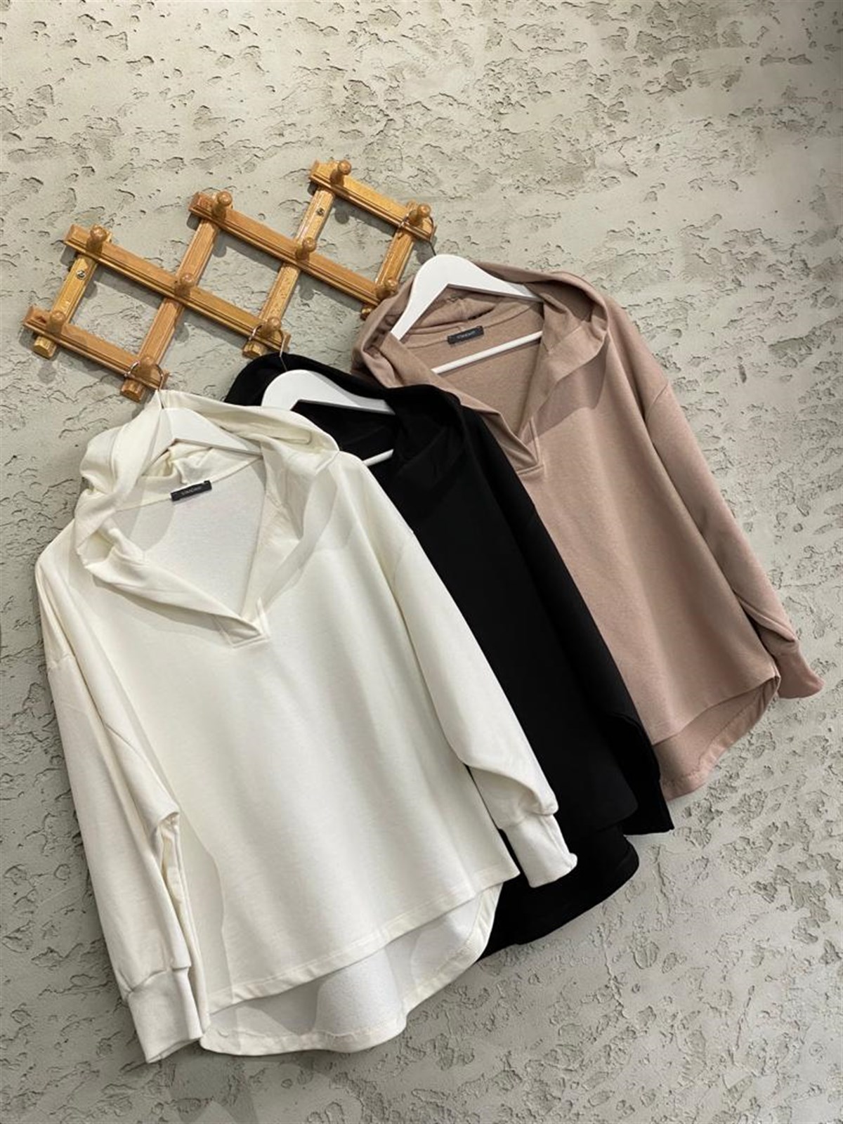 Yaka Detaylı Kapüşonlu Sweat (Ekru)