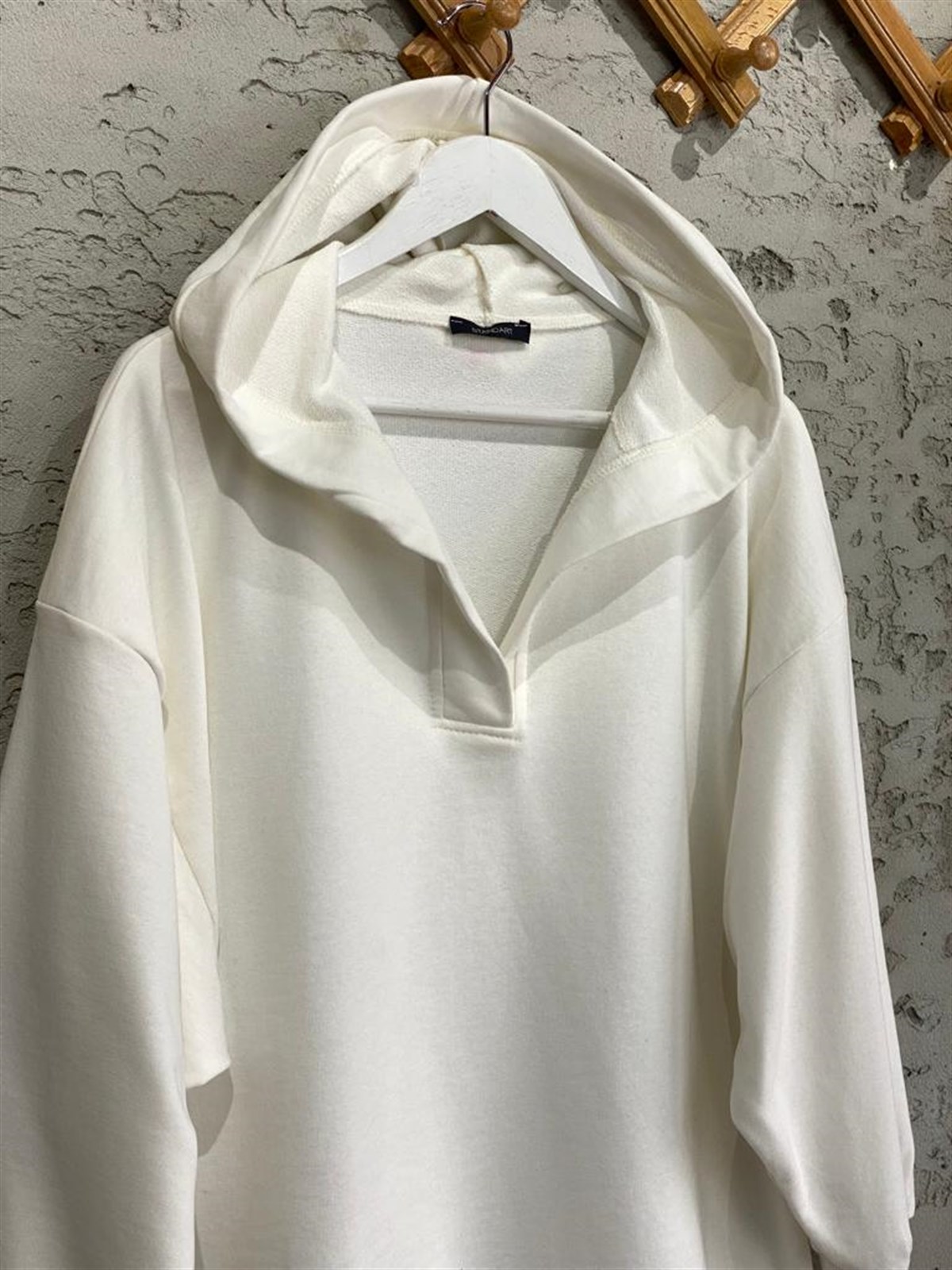 Yaka Detaylı Kapüşonlu Sweat (Ekru)