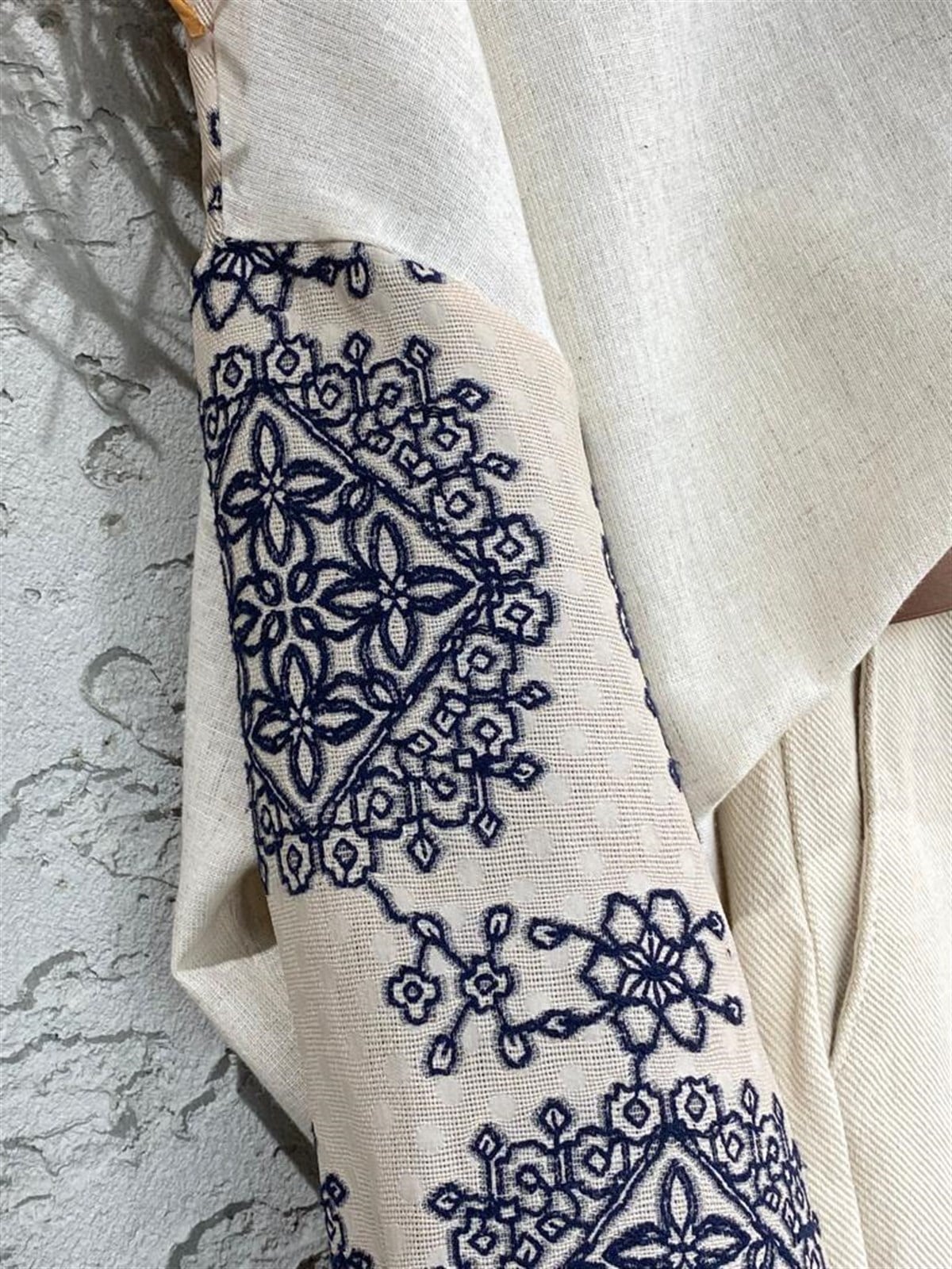 Yaka Ve Kol Nakış İşlemeli Keten Gömlek (Bej)