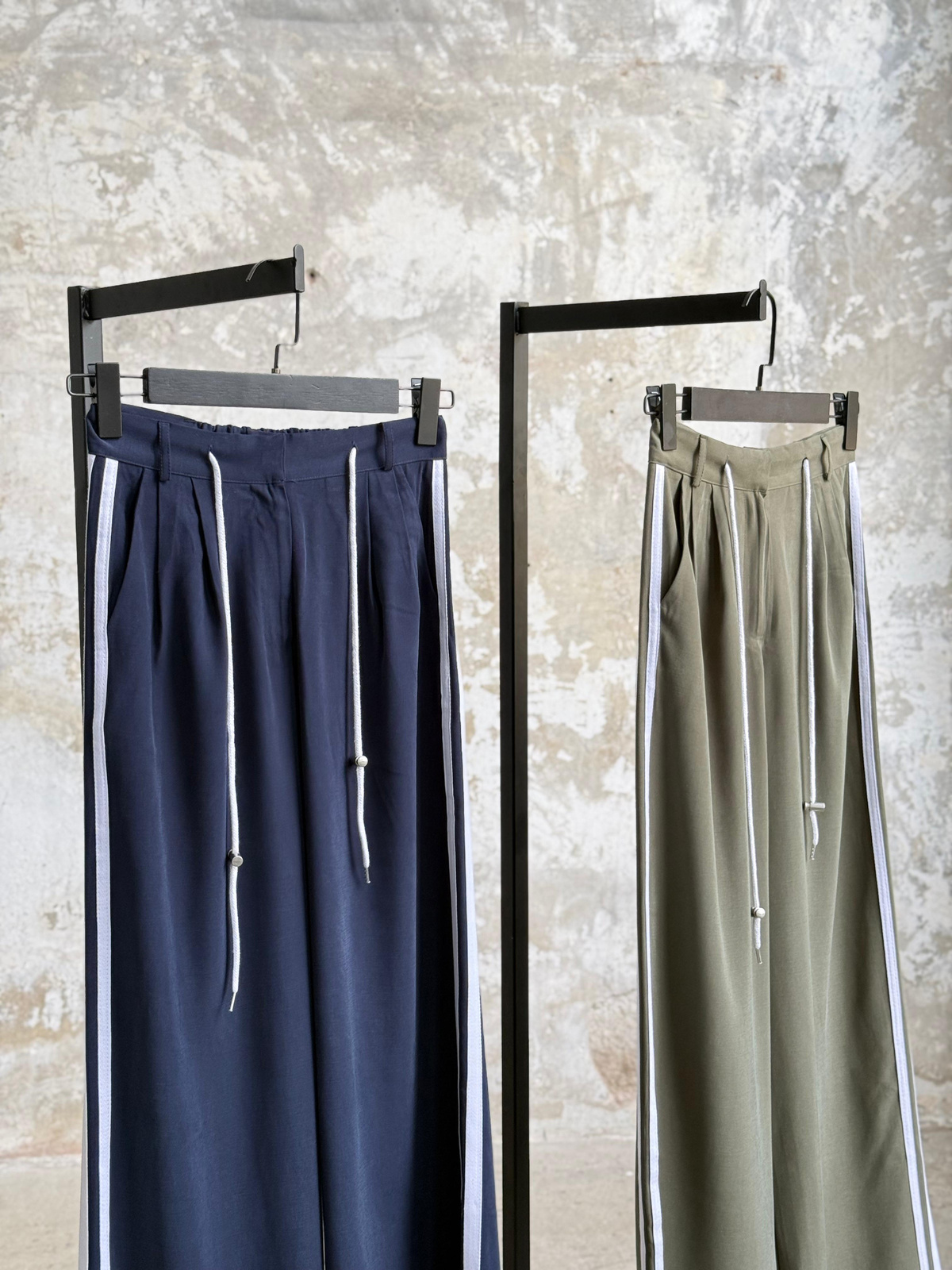 Yanı Şerit Detaylı Ayarlanabilir Bağcıklı Bol Pantolon (Lacivert)
