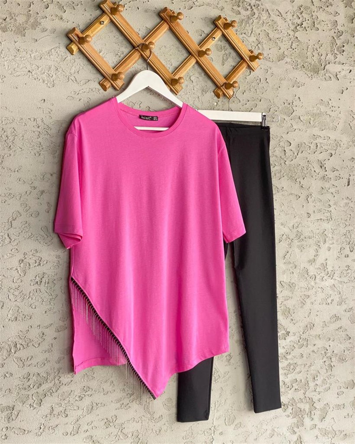 Yanı Yırtmaçlı Zincir Detaylı Tshirt (Fuşya)