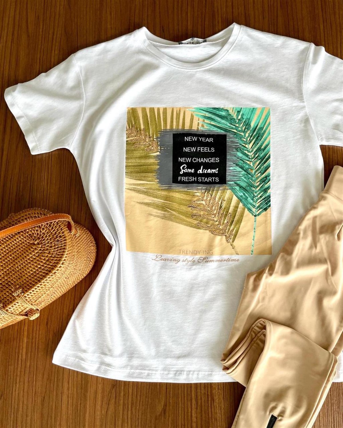 Yaprak Desenli Pul Payet İşlemeli Tshirt (Beyaz)