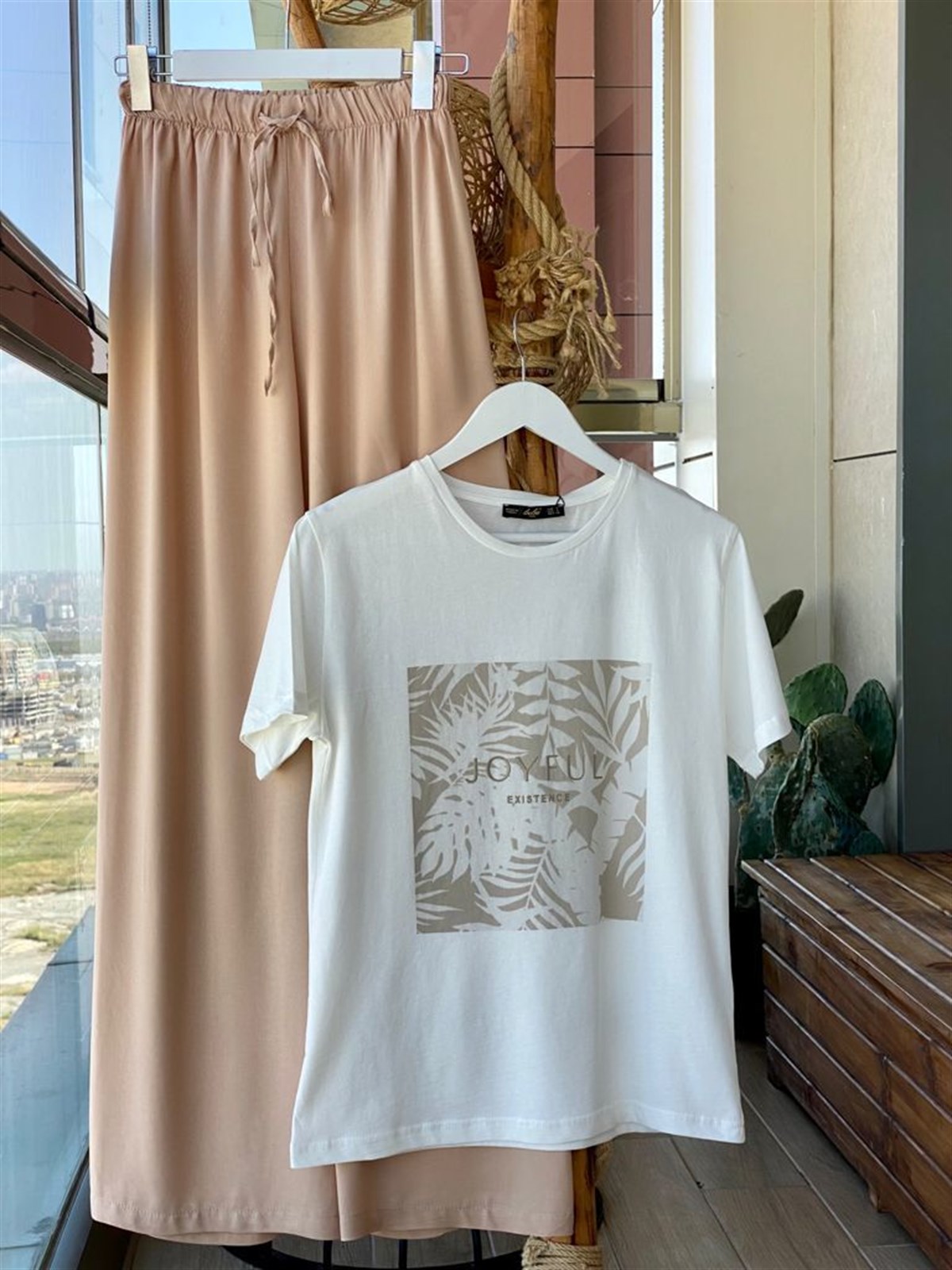 Yaprak Desenli Tshirt (Bej)