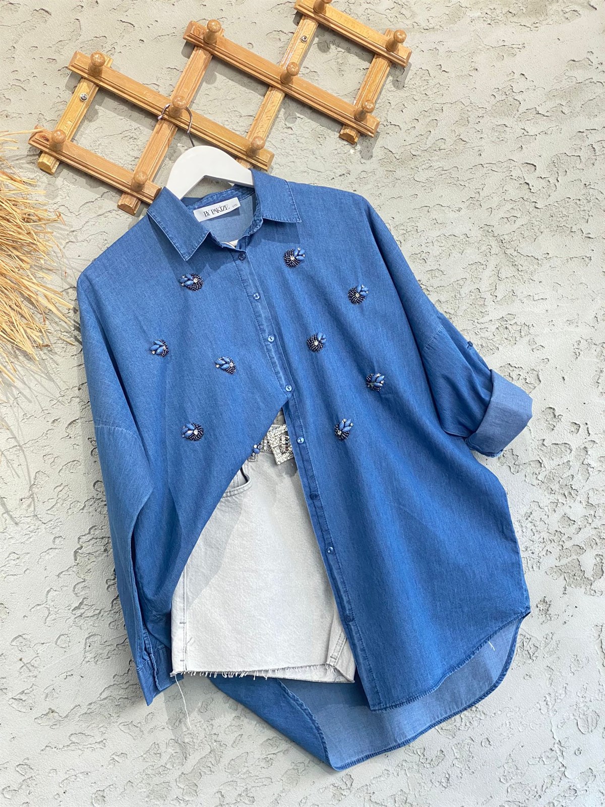 Yaprak Taş İşlemeli Boncuk Detay Oversize Ovessia Gömlek (Mavi)