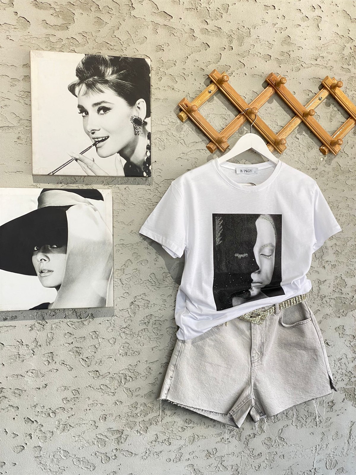 Yarım Yüz Taş İşlemeli Tshirt (Beyaz/Siyah)