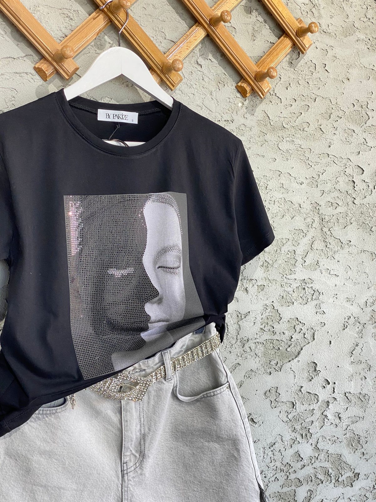 Yarım Yüz Taş İşlemeli Tshirt (Beyaz/Siyah)