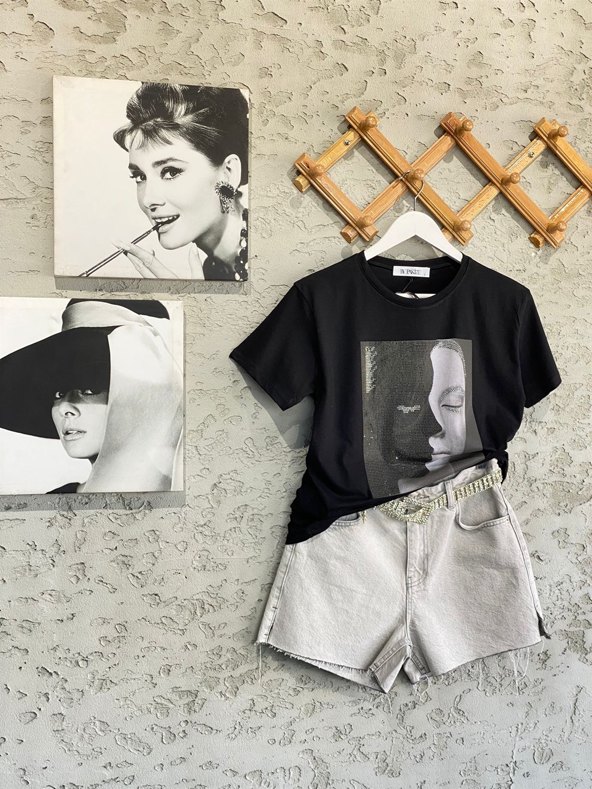 Yarım Yüz Taş İşlemeli Tshirt (Beyaz/Siyah)