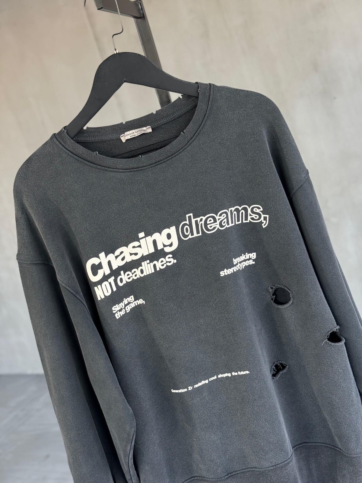 Yazı Baskılı Oversize Yırtık Detaylı Sweat (Antrasit)