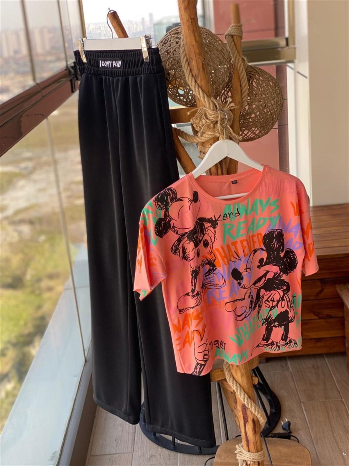 Yazı ve Çizgi Karakter Baskılı Tshirt