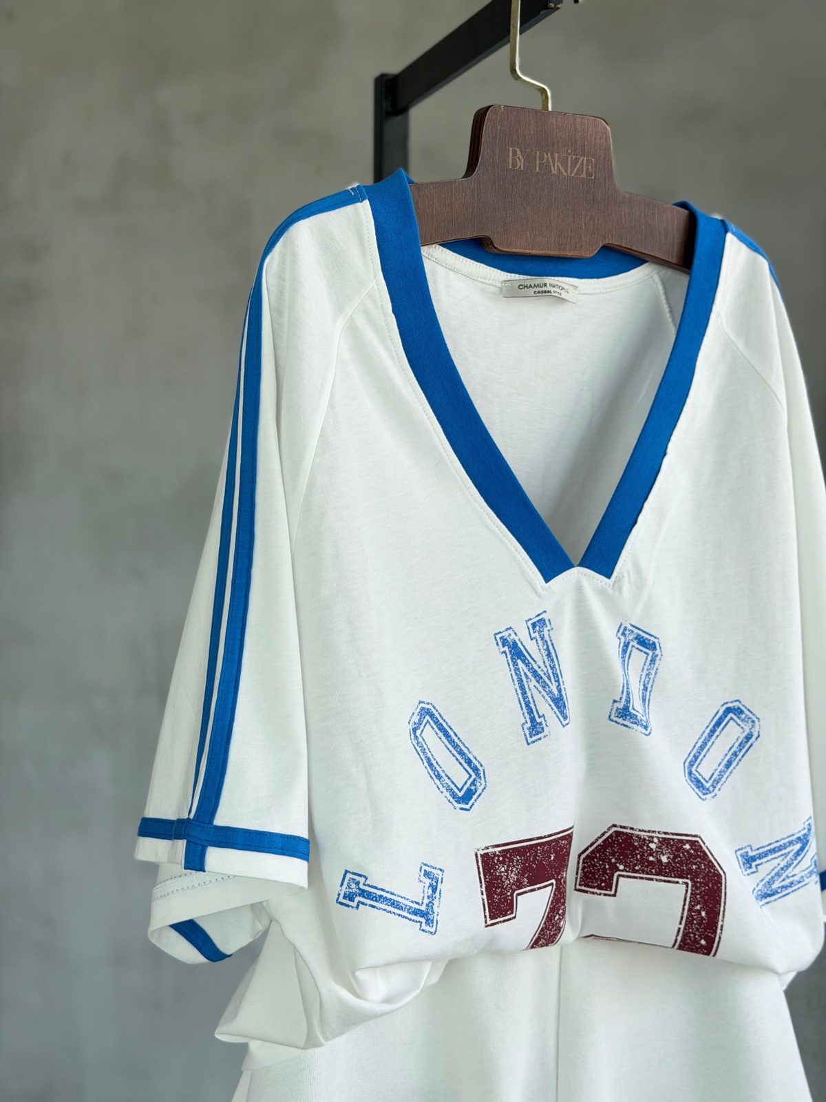 Yeni Sezon Kolej Model V Yaka Oversize Tişört (Açık Mavi)