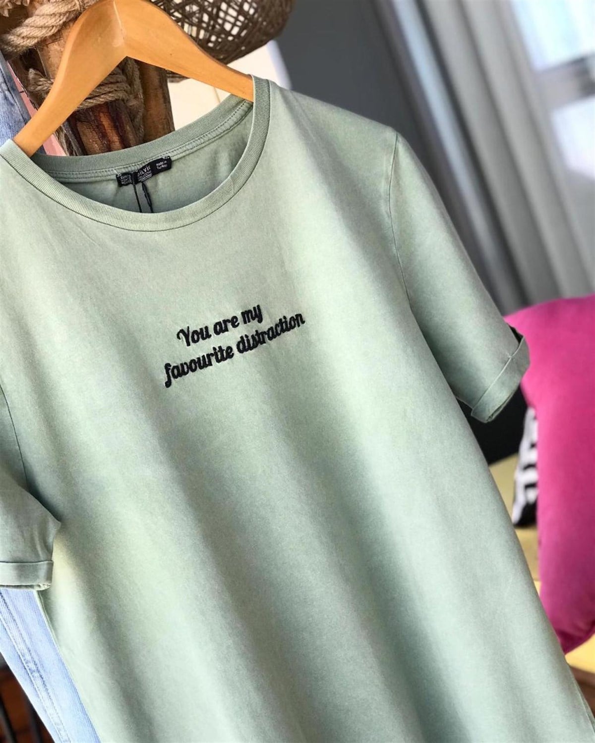 Yıkamalı Yazıları Nakış Detaylı Tshirt (HAKİ)