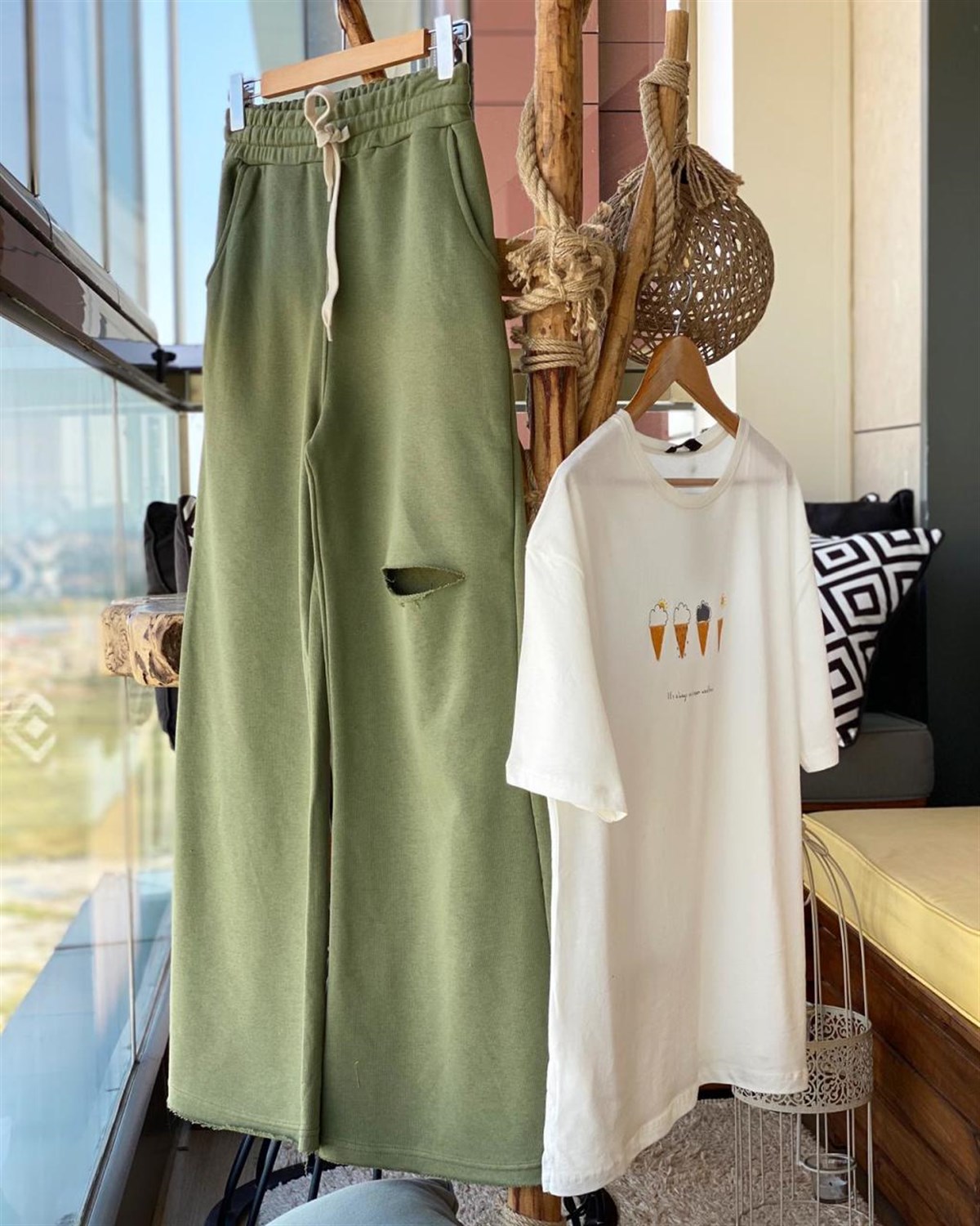 Yırtık Detaylı Geniş Paça Eşofman Pantolon (HAKİ)