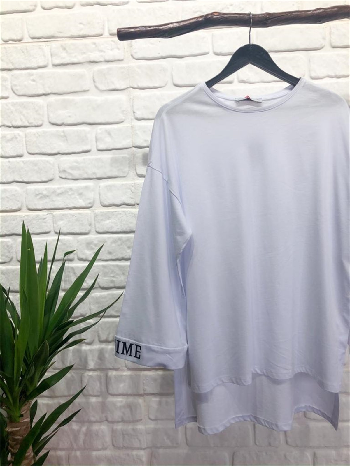 Yırtmaçlı Kolu Baskı Detaylı Tshirt (BEYAZ)