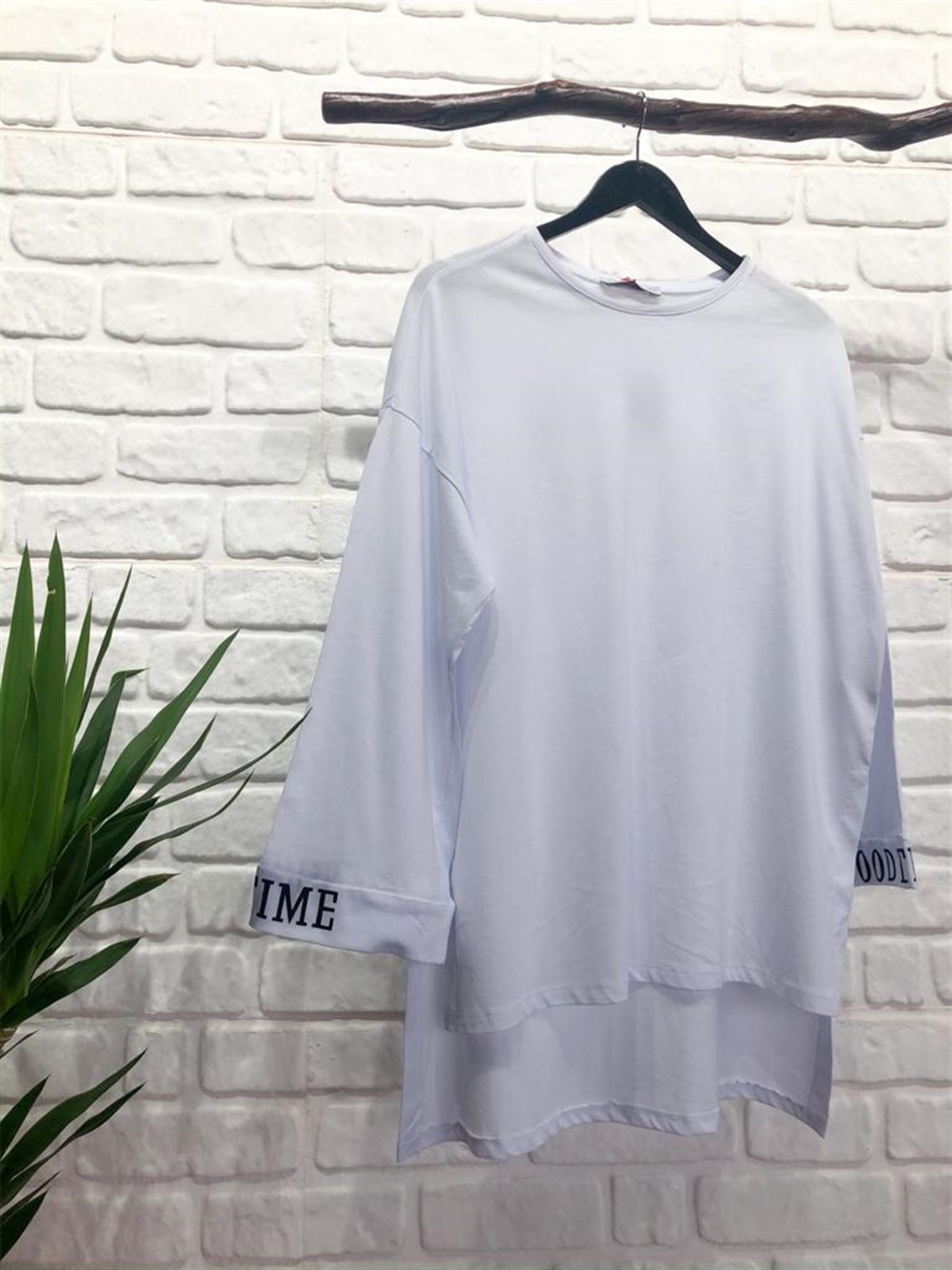 Yırtmaçlı Kolu Baskı Detaylı Tshirt (BEYAZ)