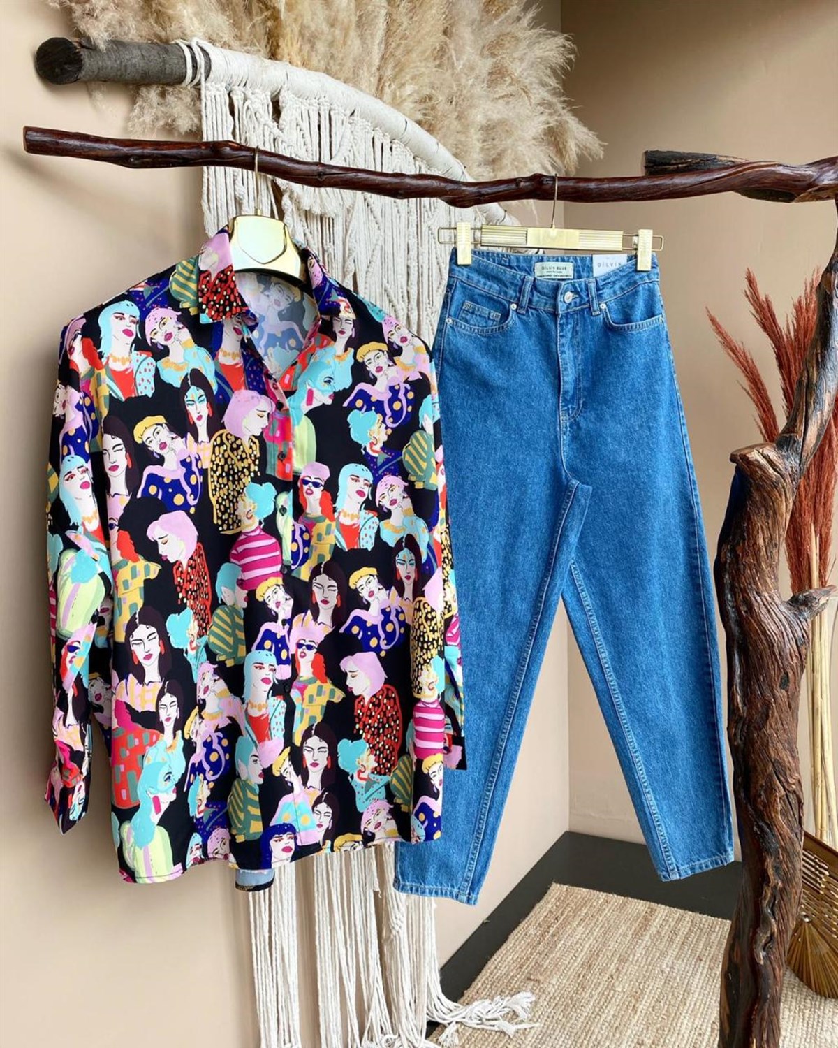 Yüksek Bel Arka Dikiş Detaylı Mom Jeans