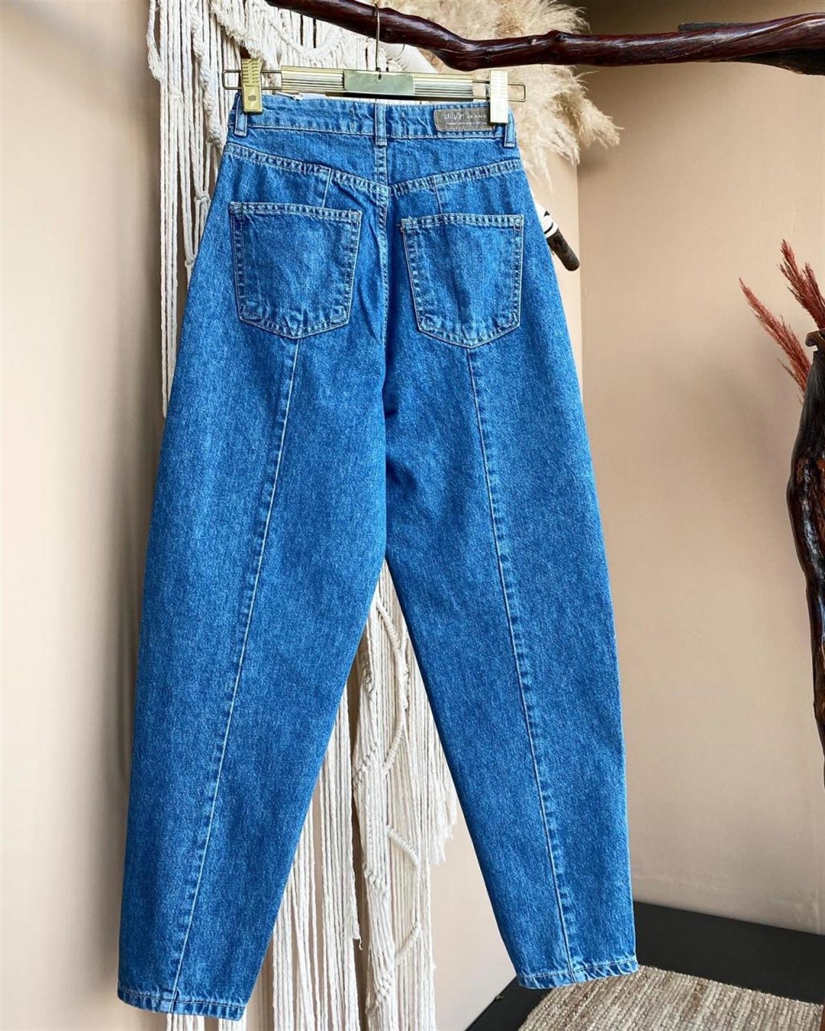 Yüksek Bel Arka Dikiş Detaylı Mom Jeans
