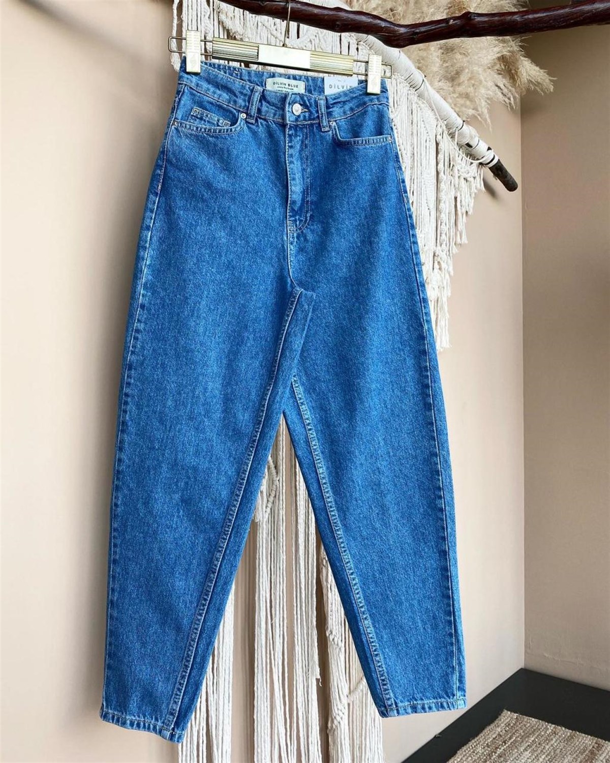 Yüksek Bel Arka Dikiş Detaylı Mom Jeans