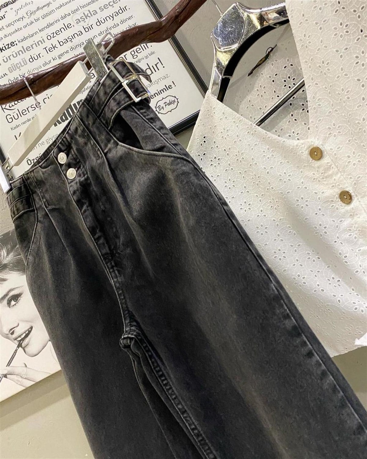 Yüksek Bel Toka Detaylı Boyfriend Jean