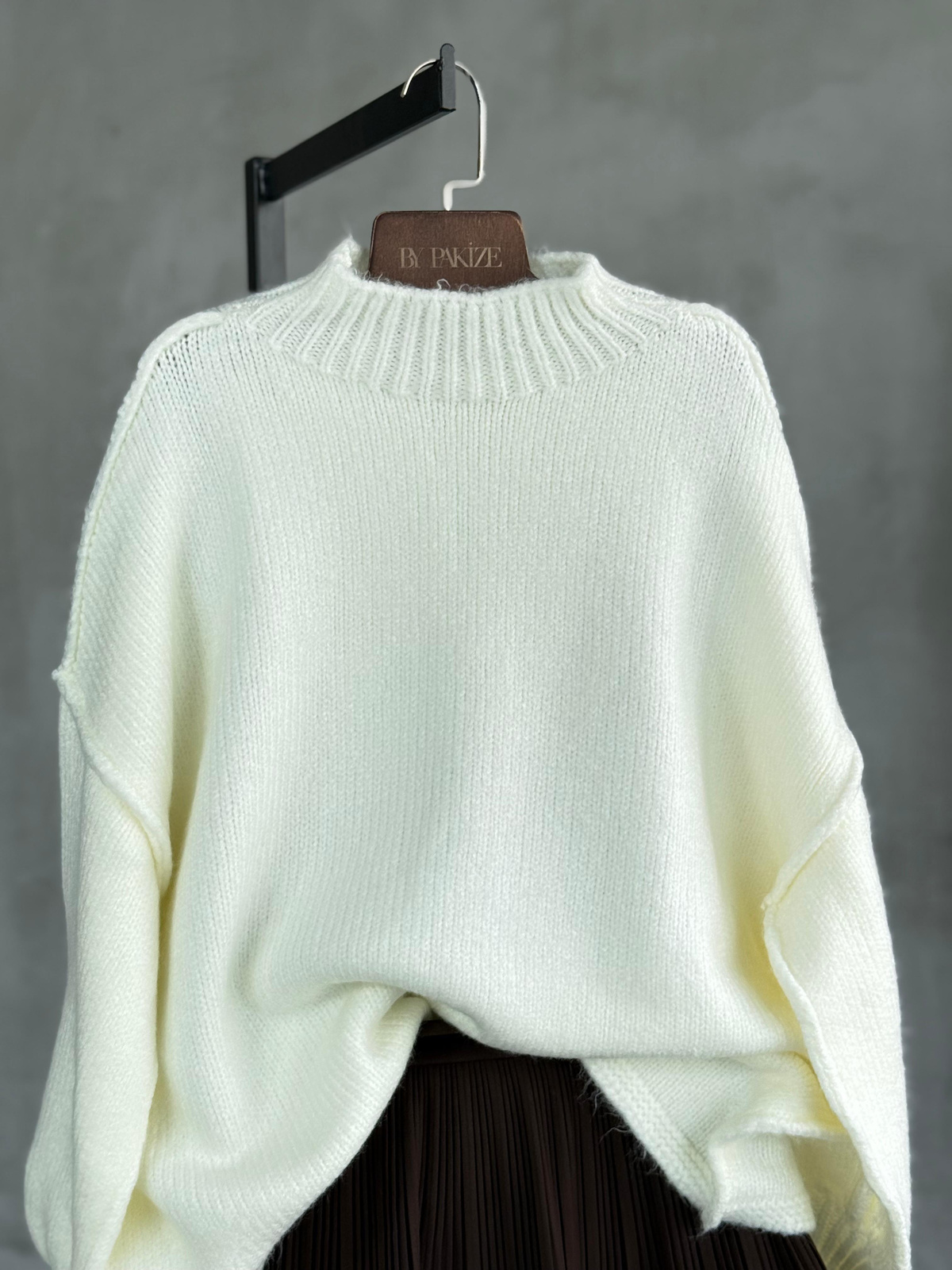 Yumoş Dış Dikişli Oversize Kazak (Beyaz)