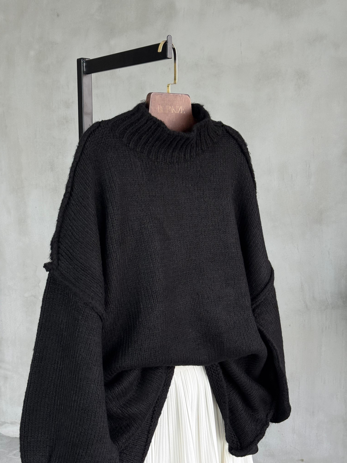 Yumoş Dış Dikişli Oversize Kazak (Siyah)