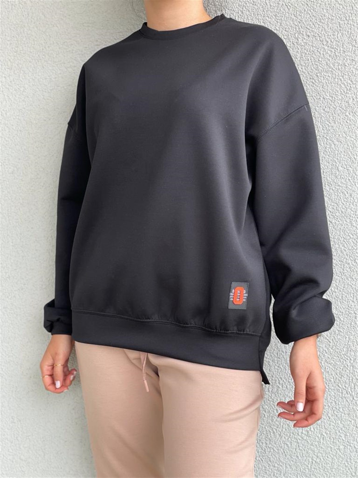 Yumoş Doku Arma Detaylı Sweat (Siyah)