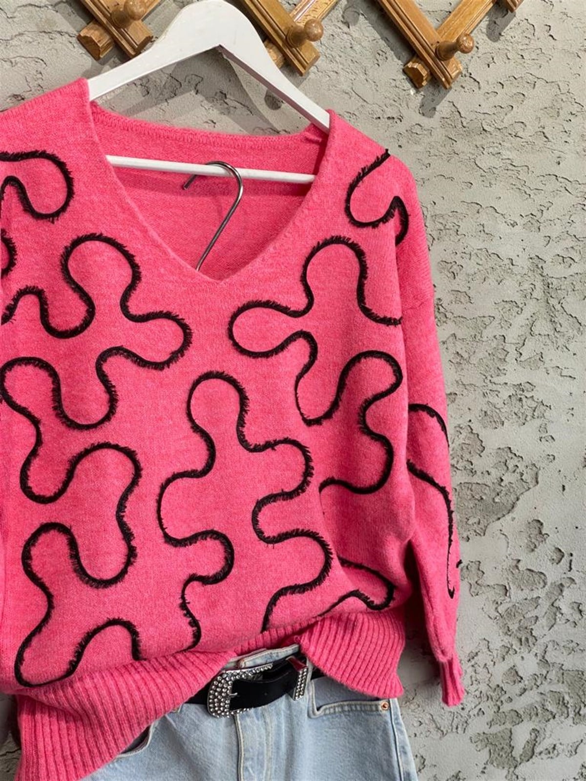 Yumoş Dokulu Nakışlı V Yaka Kazak (Pembe)