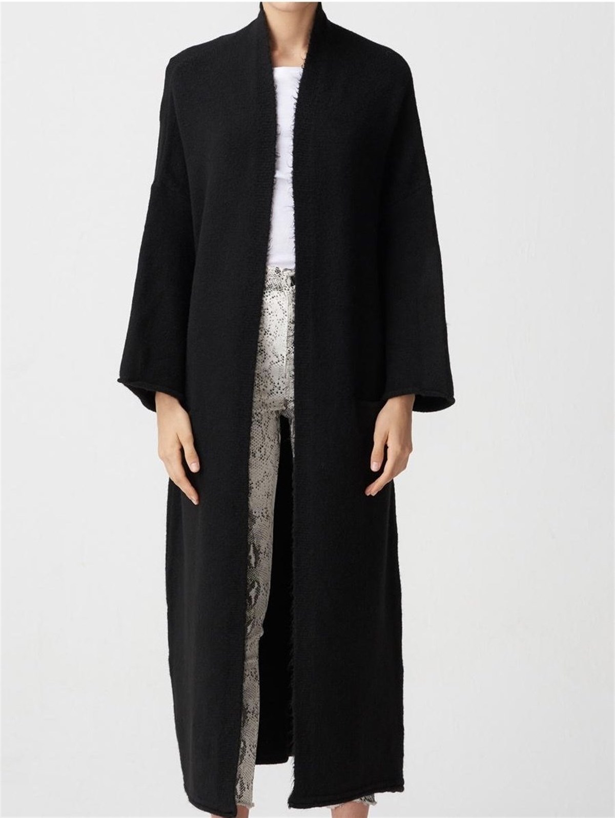 Yumoş Kumaş Kimono Kollu Cepli Uzun Hırka (SİYAH)