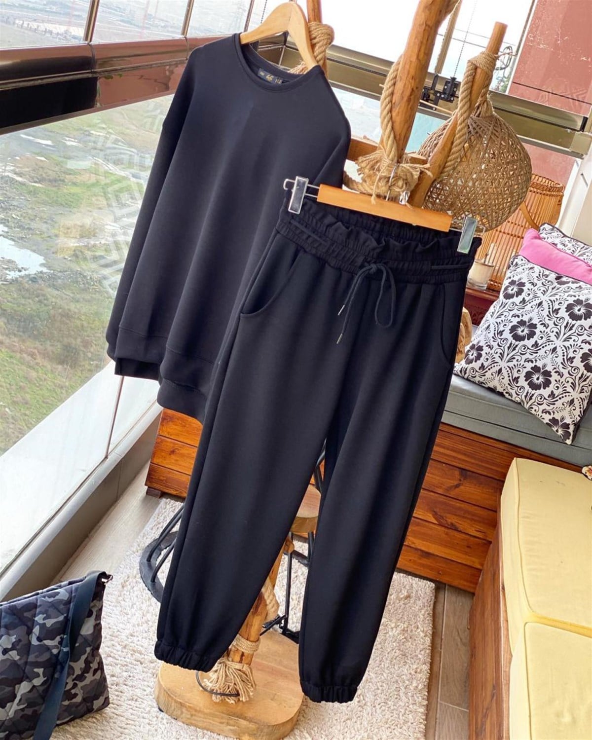 Yumuşak Dokulu Esnek Sweatshirt (SİYAH)