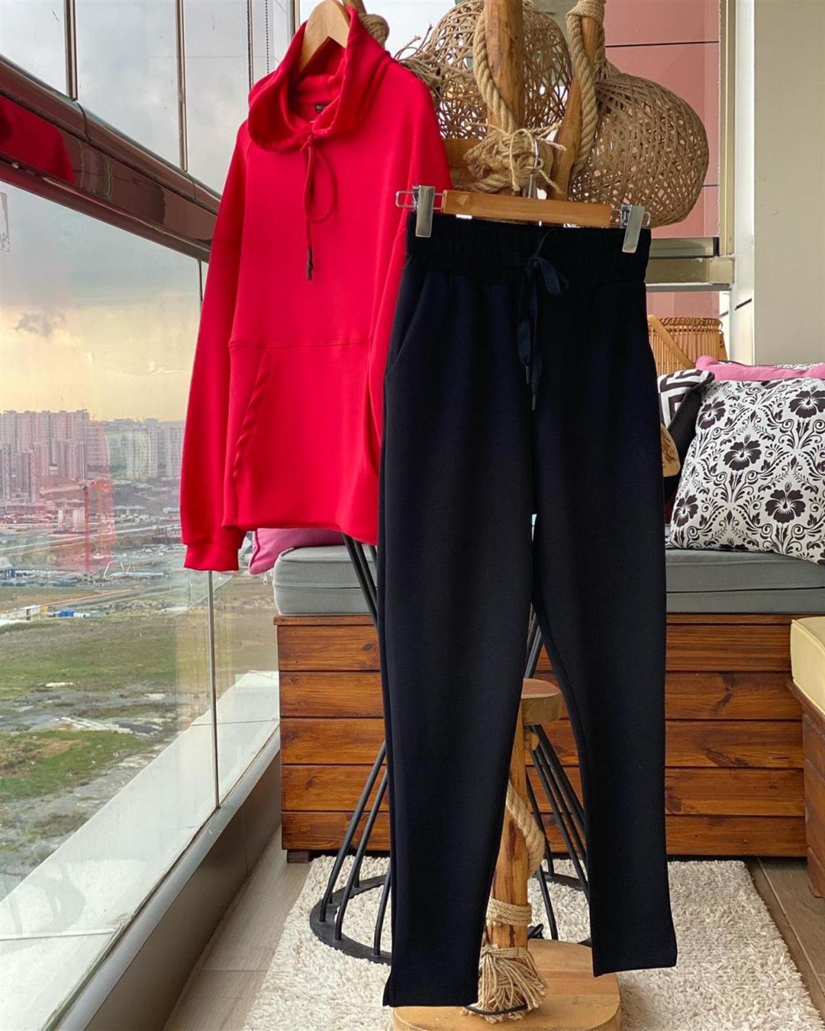 Yumuşak Dokulu Kapşonlu Esnek Sweatshirt (KIRMIZI)