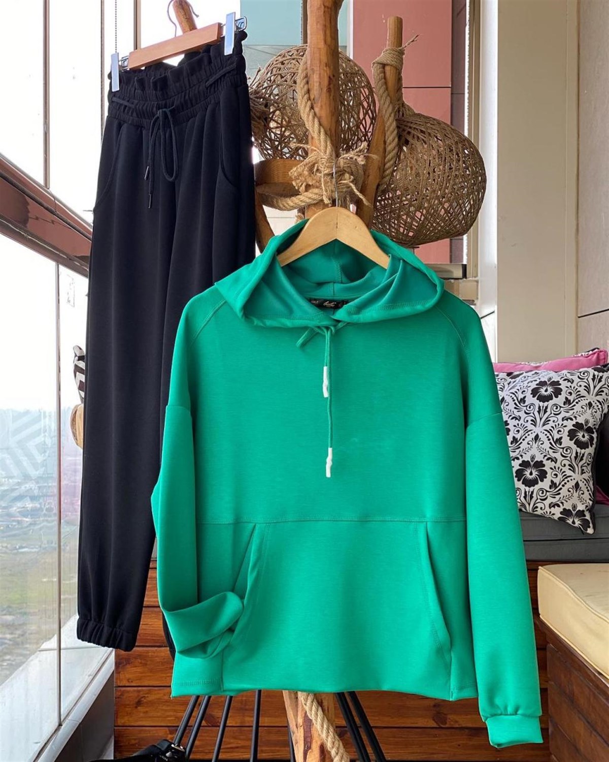 Yumuşak Dokulu Kapşonlu Esnek Sweatshirt (ÇAĞLA)
