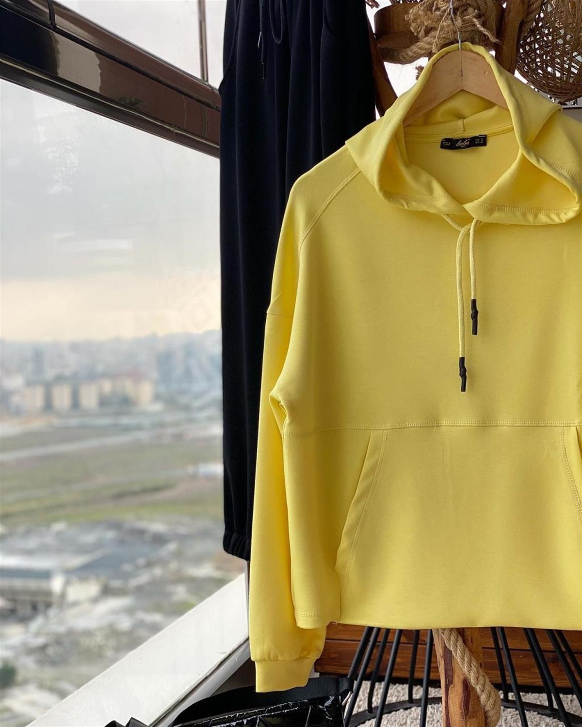 Yumuşak Dokulu Kapşonlu Esnek Sweatshirt (SARI)
