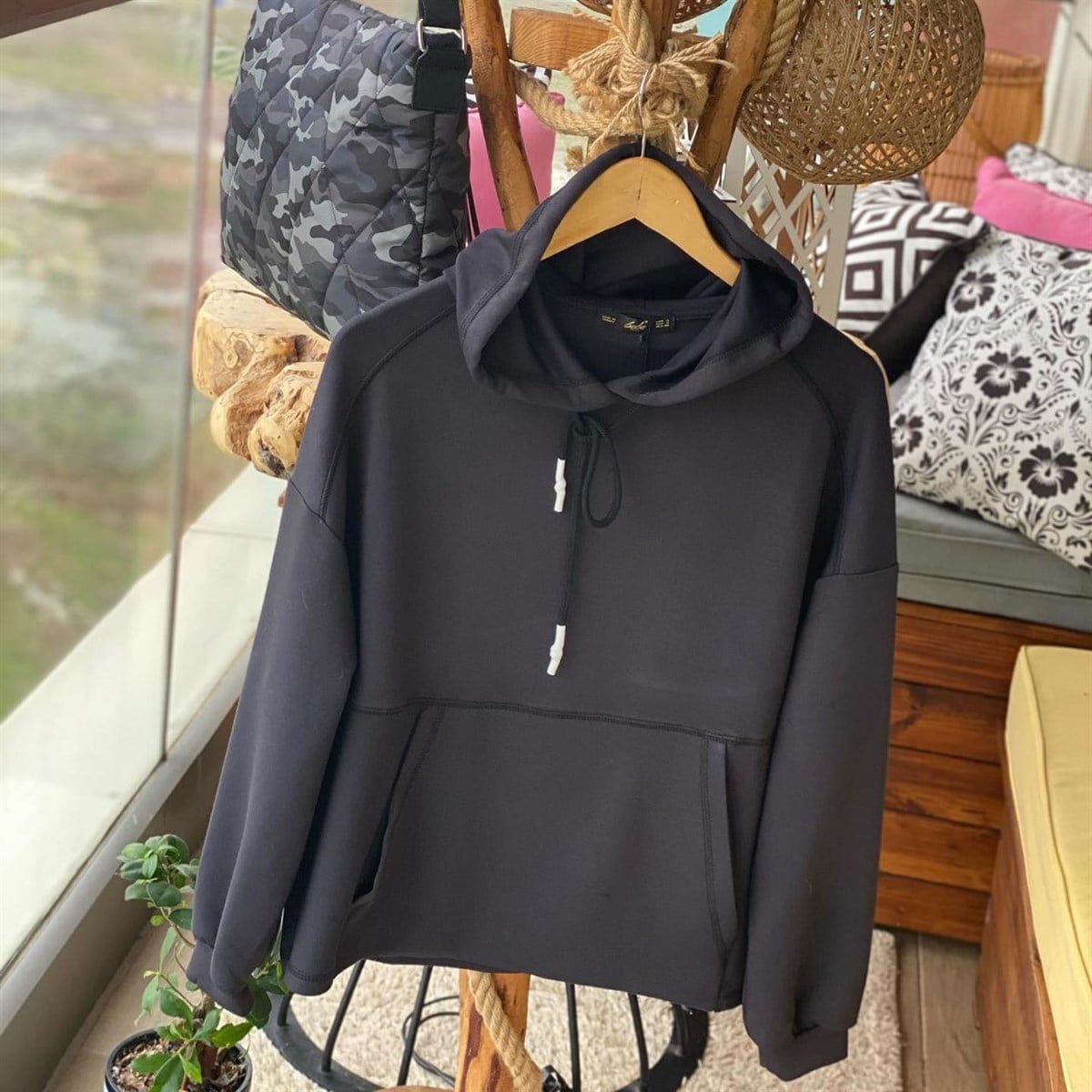 Yumuşak Dokulu Kapşonlu Esnek Sweatshirt (ANTRASİT)