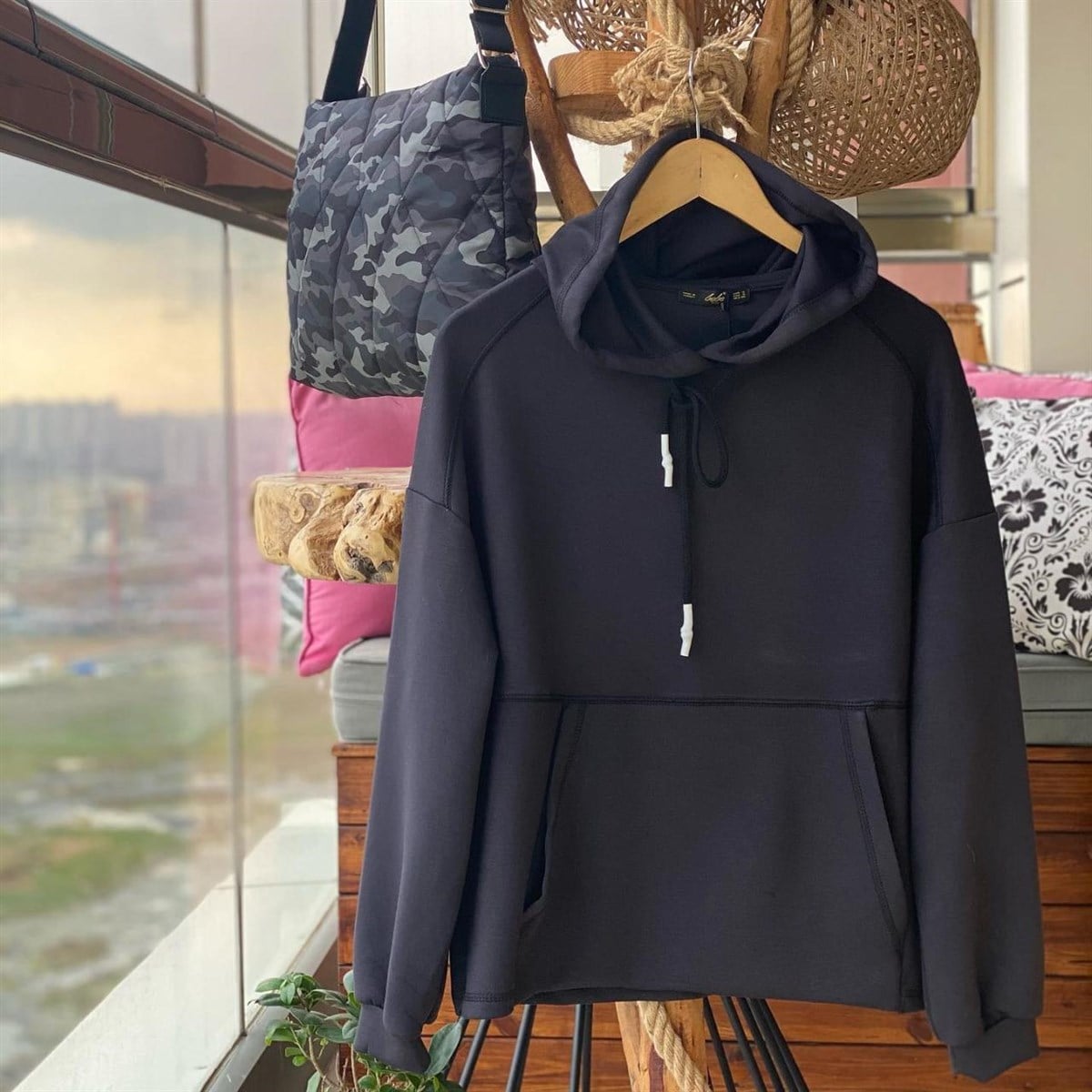Yumuşak Dokulu Kapşonlu Esnek Sweatshirt (ANTRASİT)