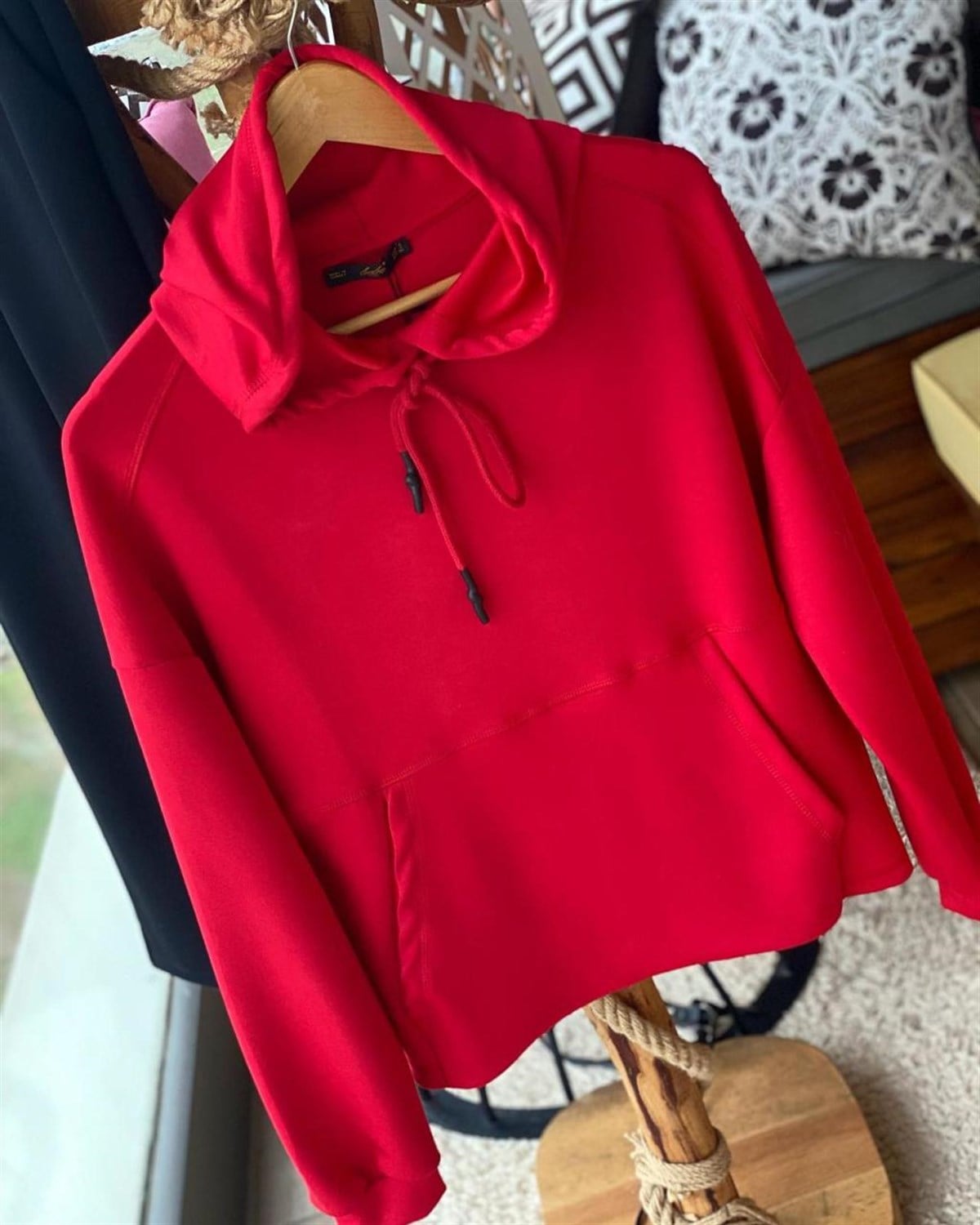Yumuşak Dokulu Kapşonlu Esnek Sweatshirt (KIRMIZI)