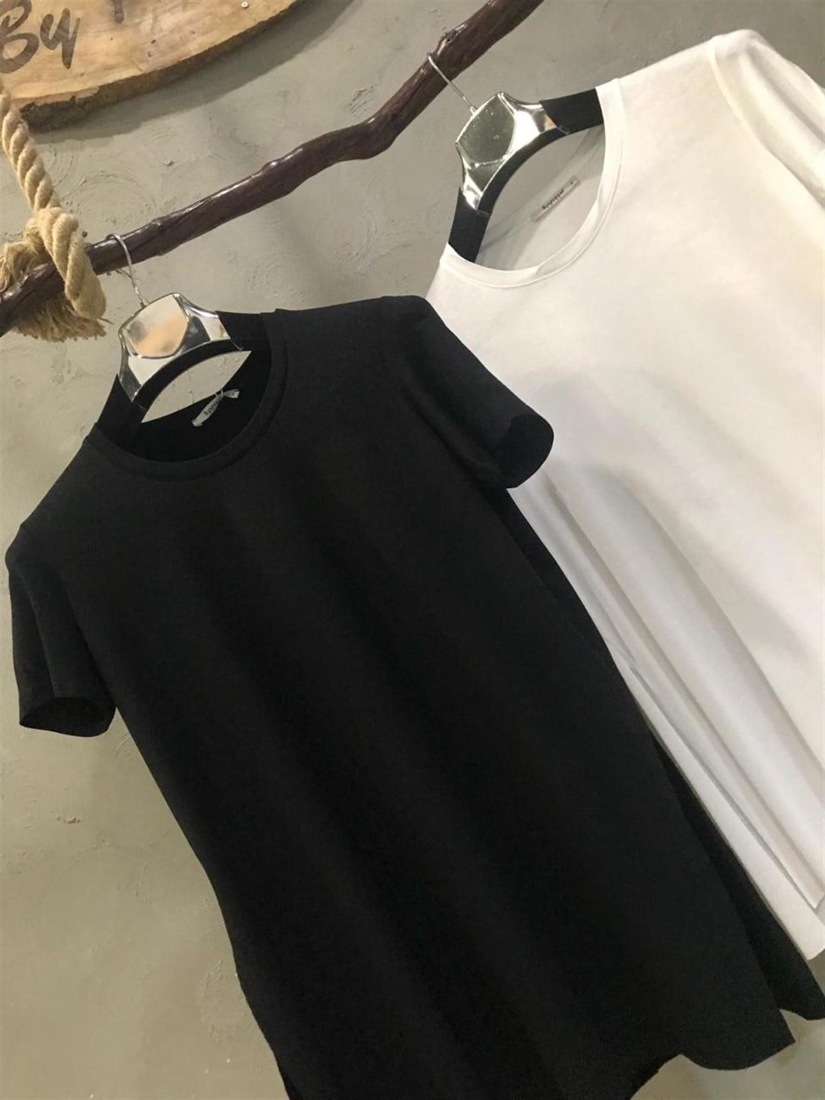 Yuvarlak Yaka Yanı Yırtmaçlı Tshirt (BEYAZ&SİYAH)