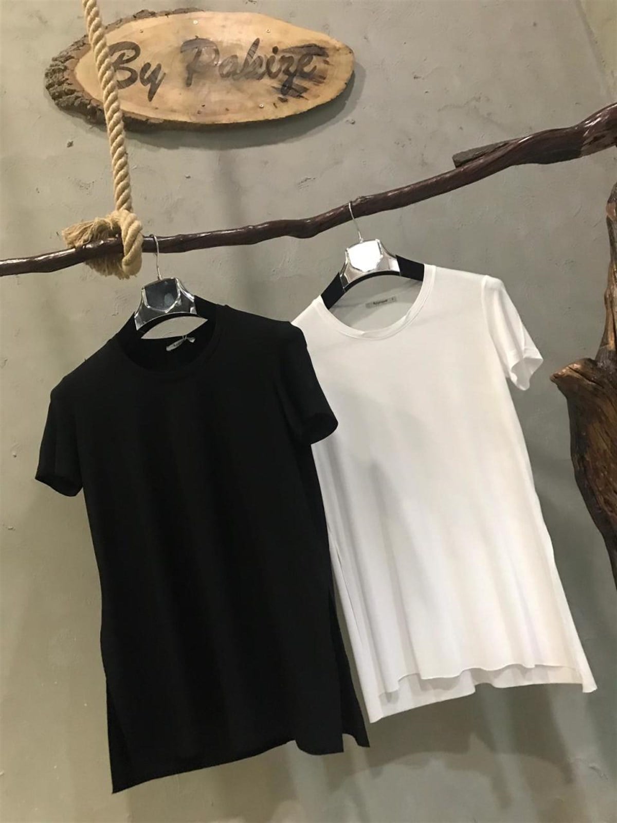 Yuvarlak Yaka Yanı Yırtmaçlı Tshirt (BEYAZ&SİYAH)