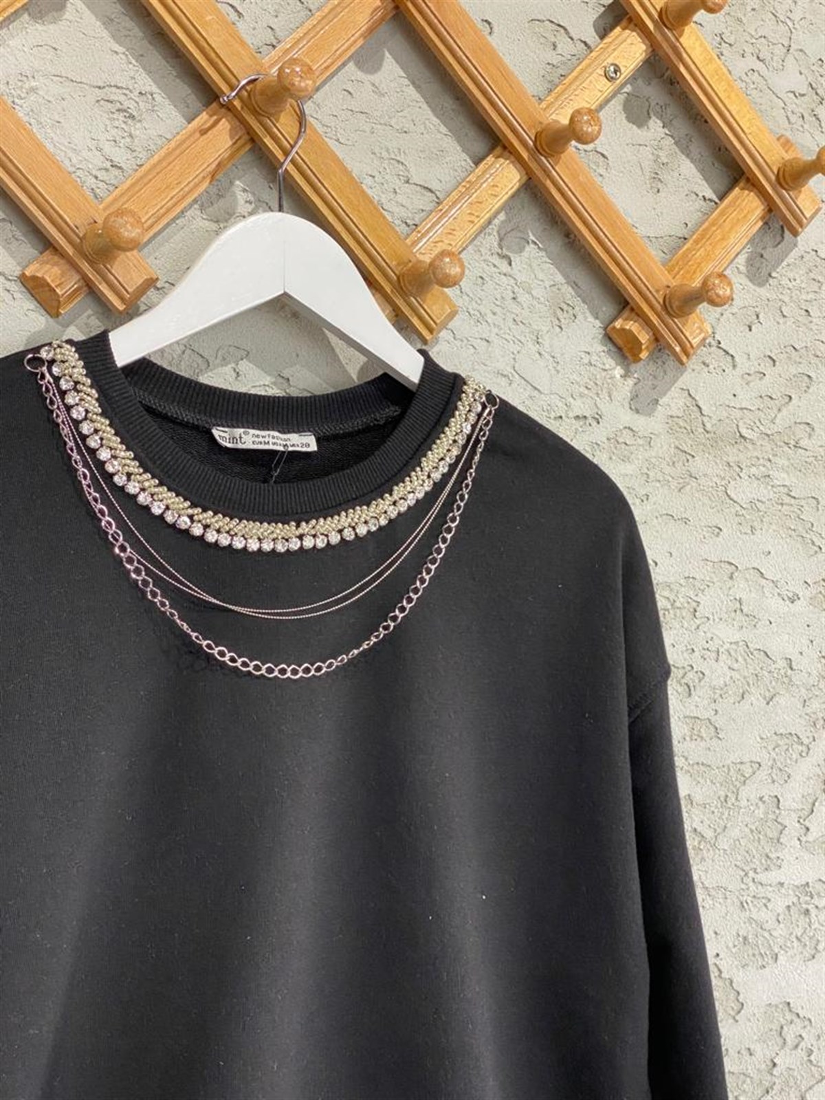 Zincir Salkımlı Kristal Taşlı Sweat (Siyah)