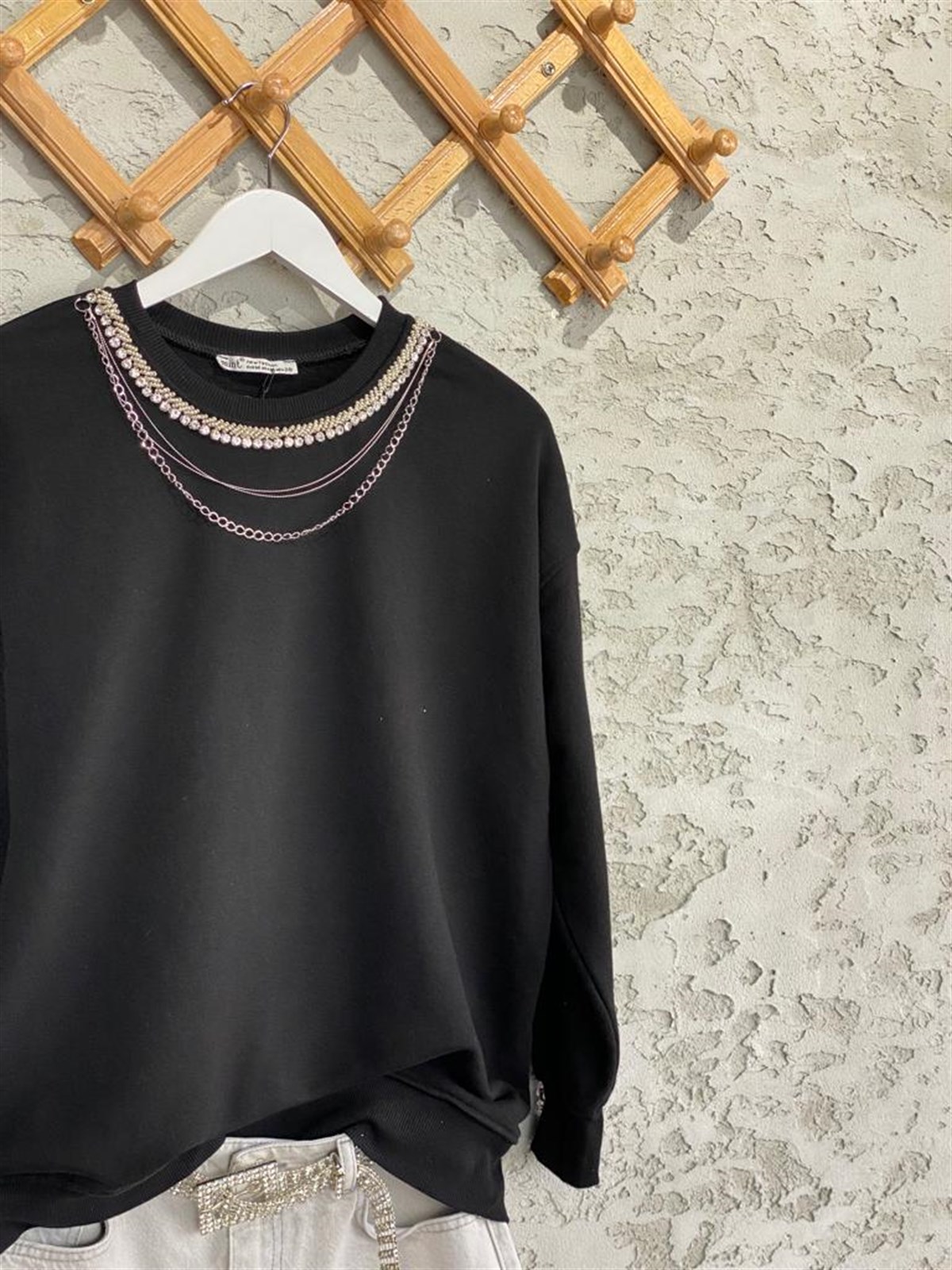 Zincir Salkımlı Kristal Taşlı Sweat (Siyah)