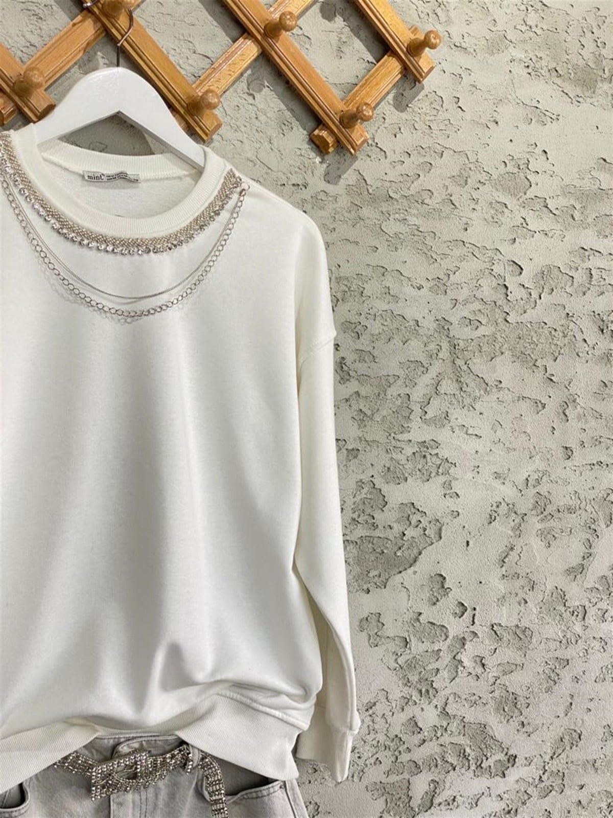 Zirkon Taşlı Zincir Kolyeli Sweat (Ekru)