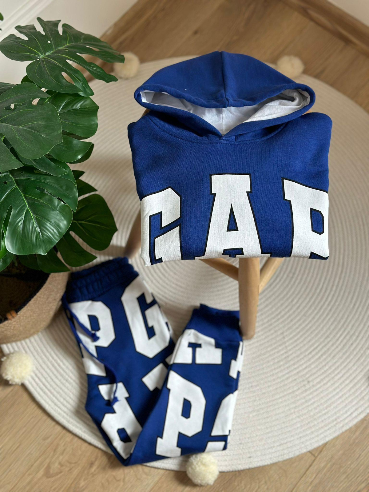 Gap Karışık Harf Baskılı Eşofman Takımı