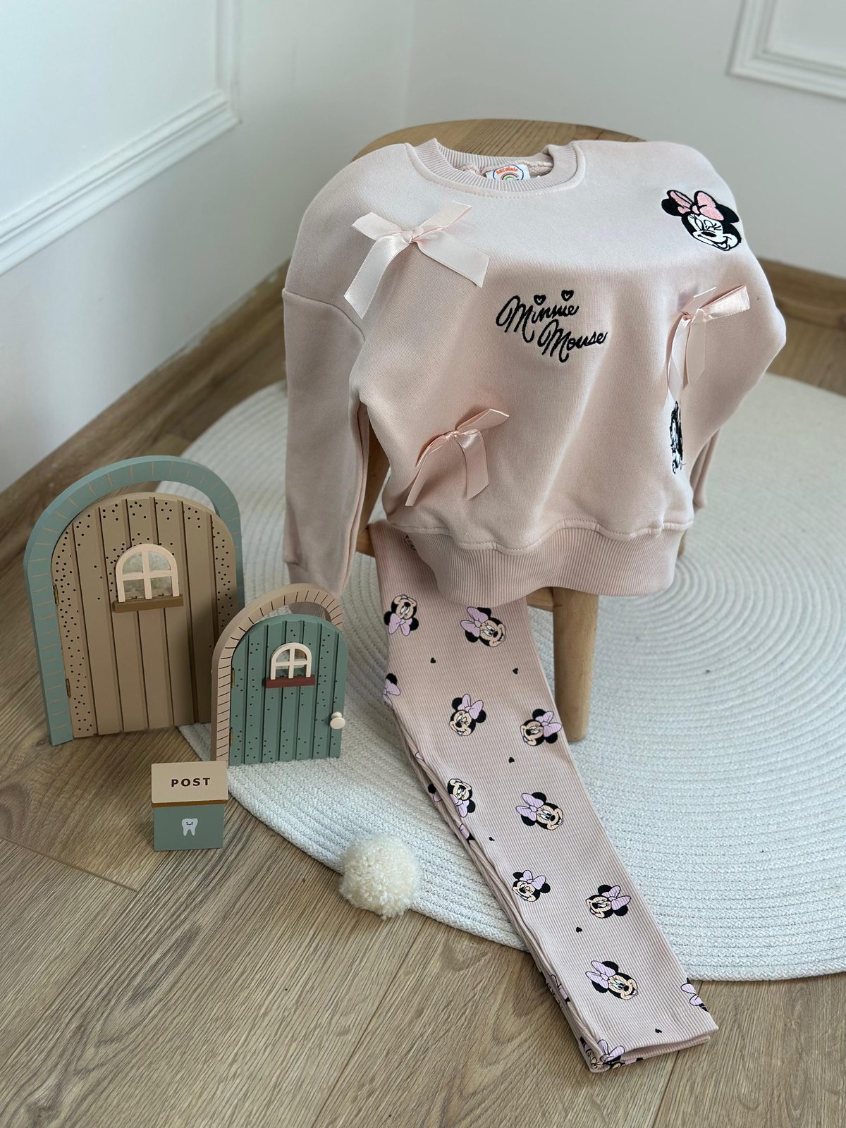 Kurdele Detaylı Minnie Baskılı Eşofman Takımı