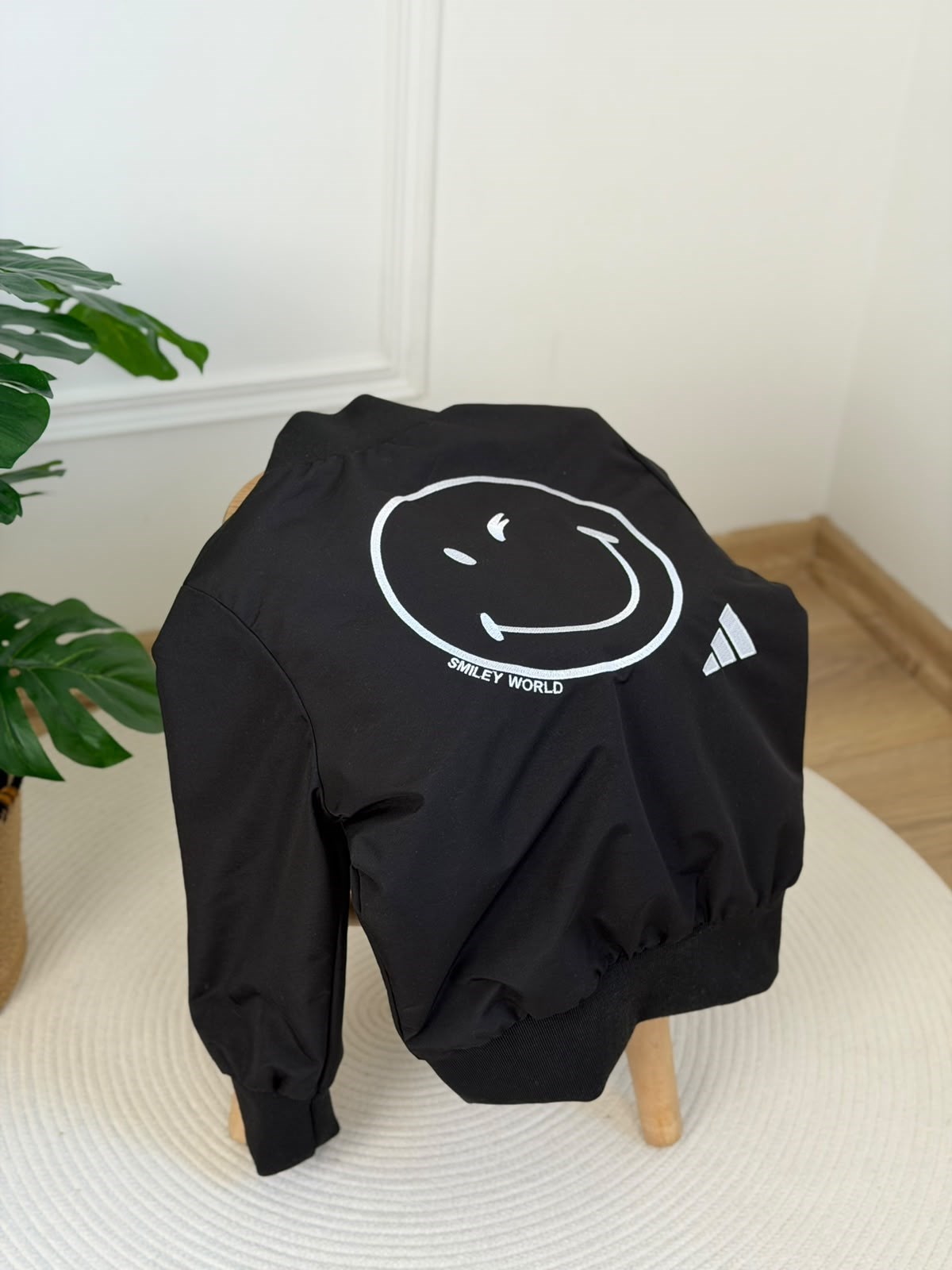 Logolu Smiley World Mont