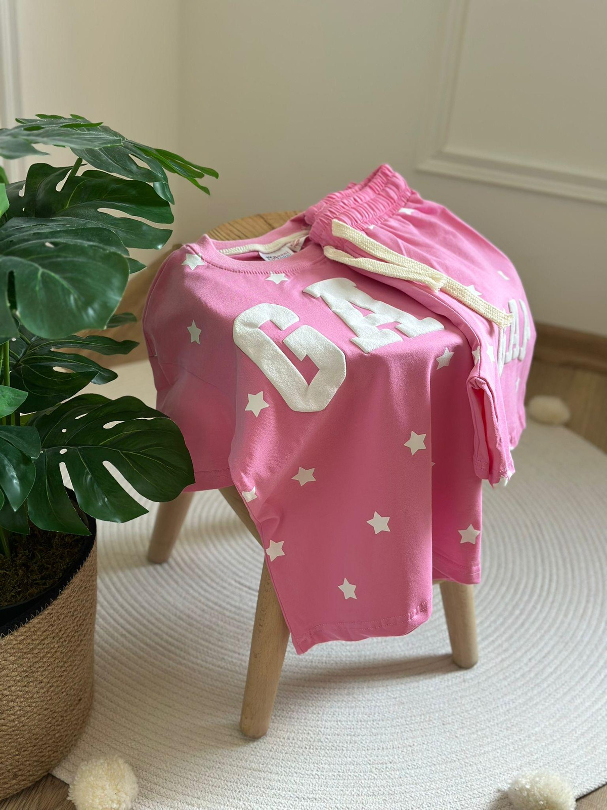 Pembe Yıldız Kabartma Detaylı Gap Şortlu Takım